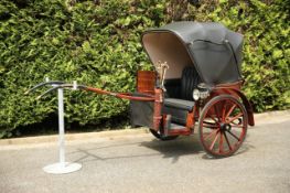 CAB-FRONTED PRINCESS CART built by Nutting & Co. of Croydon to suit 13 to 14hh. The cab-fonted