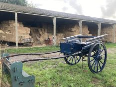 NORFOLK CART built by Hoopers of Haymarket, London to suit a 16hh. The slatted sided body is painted