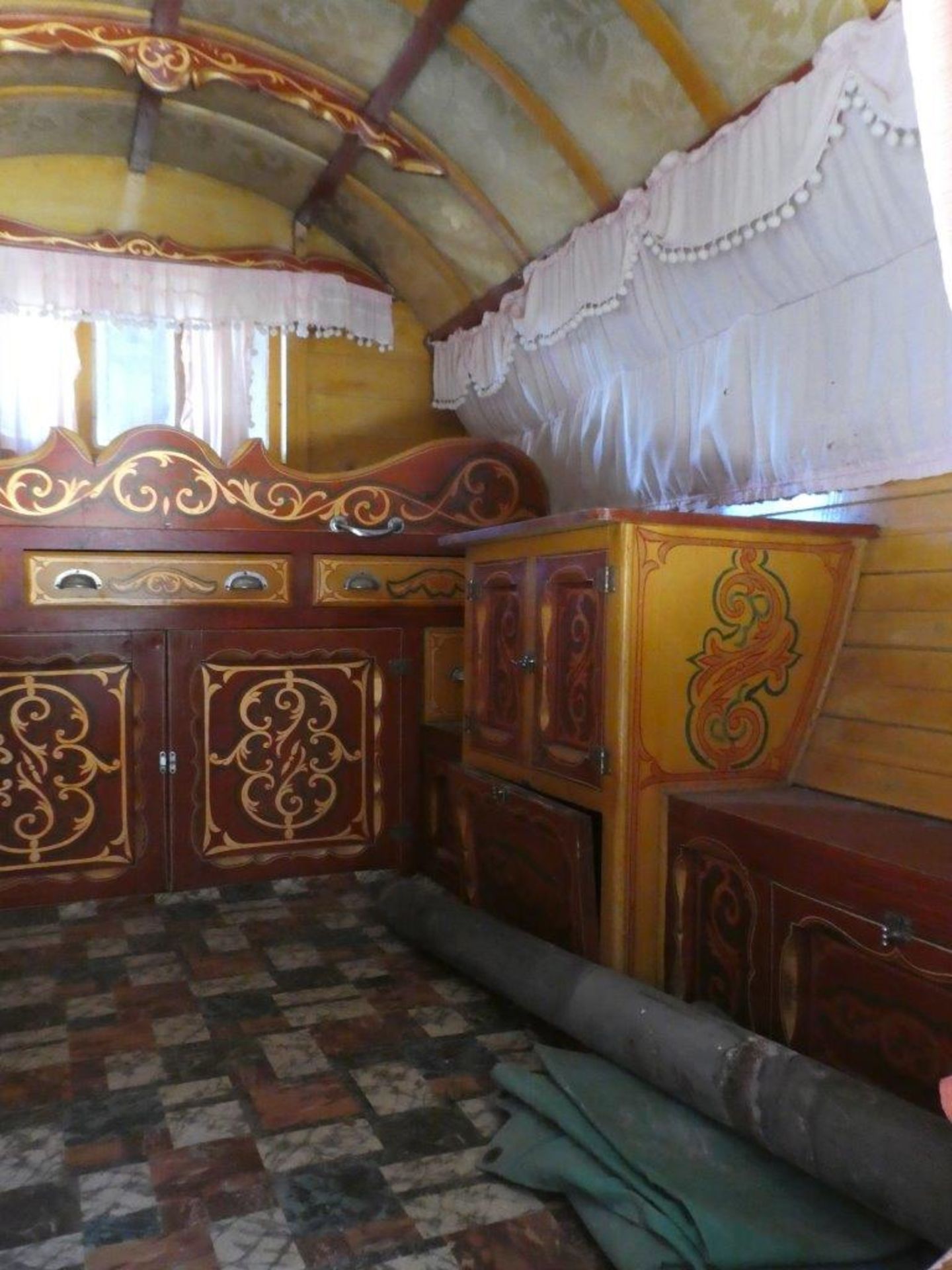 OPEN LOT CARAVAN built by N Smith of Doncaster in the late 1930s on a dray by Whittaker & Hutchinson - Image 9 of 23