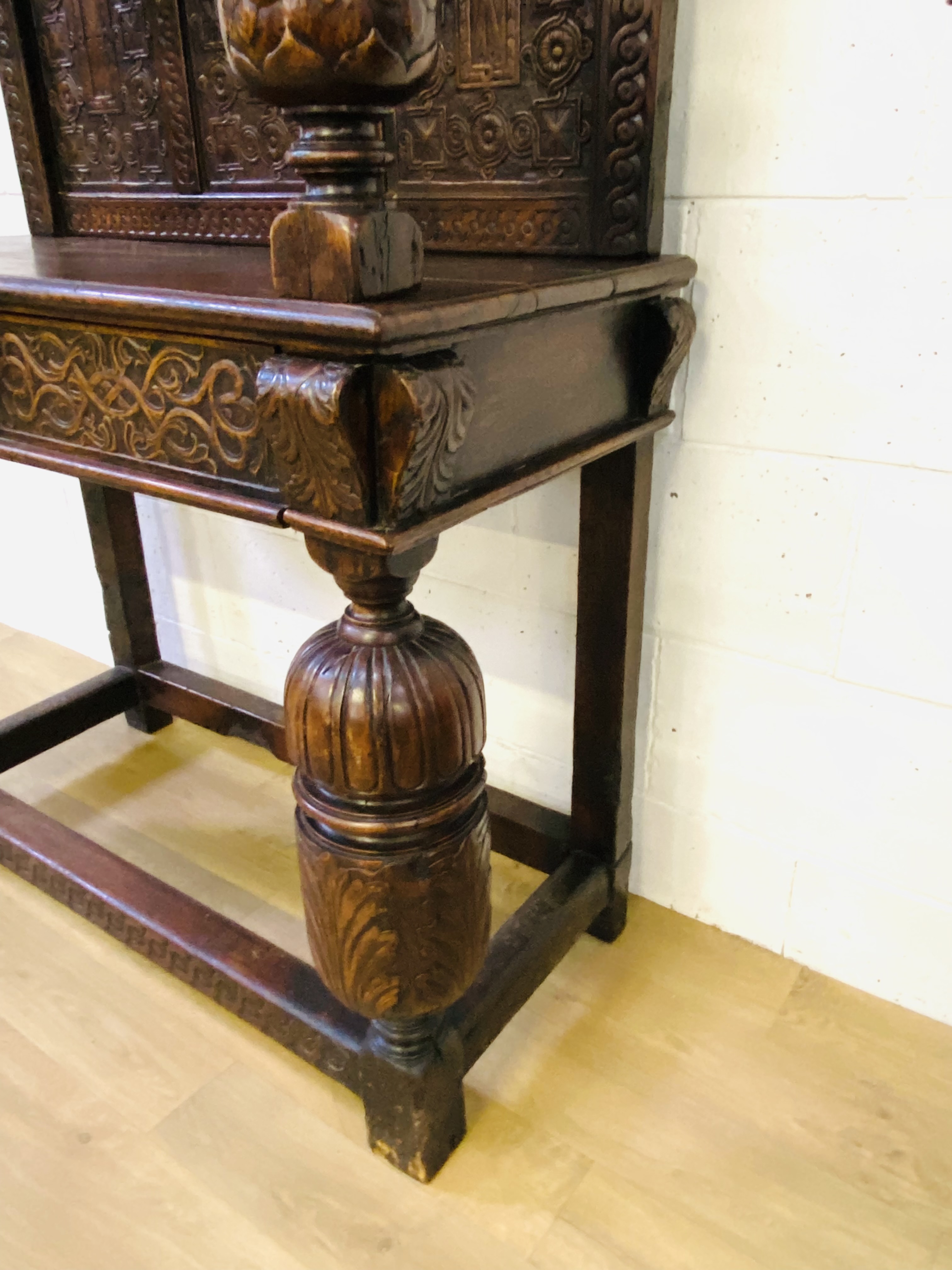 Victorian oak court cupboard - Image 4 of 15