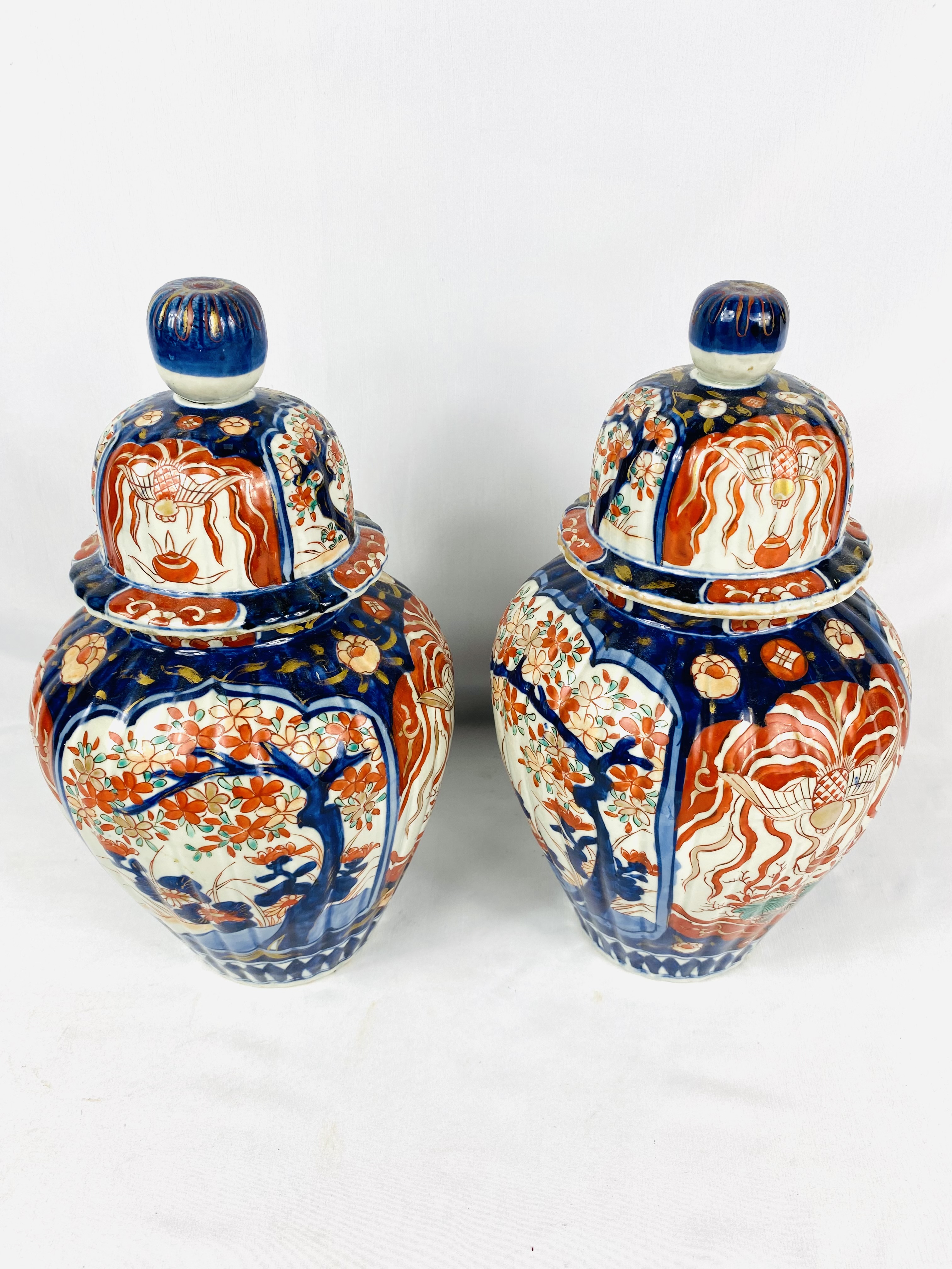 Two Japanese Imari lidded jars - Image 3 of 5