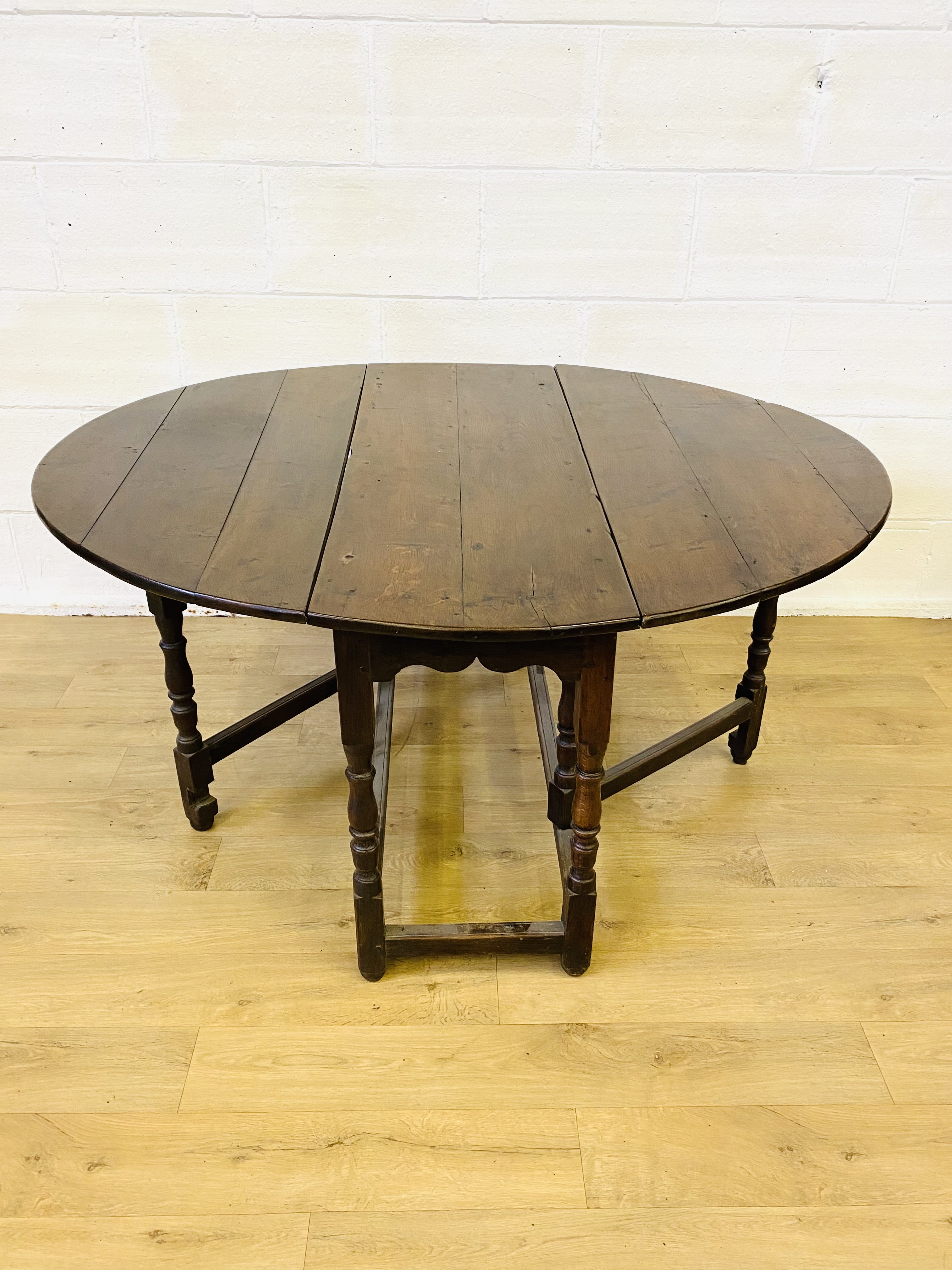 Oak gateleg table - Image 4 of 7