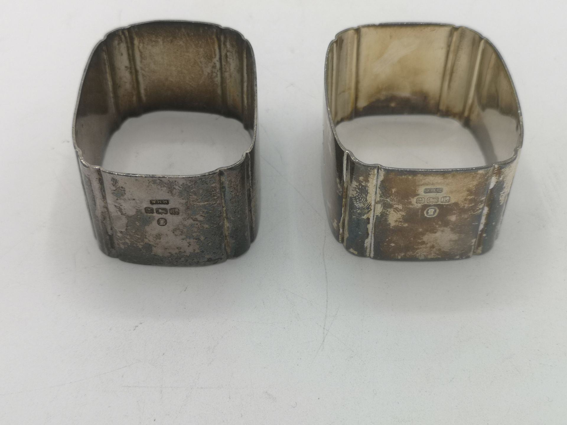 Three piece silver cruet set, two silver napkin rings - Image 9 of 9