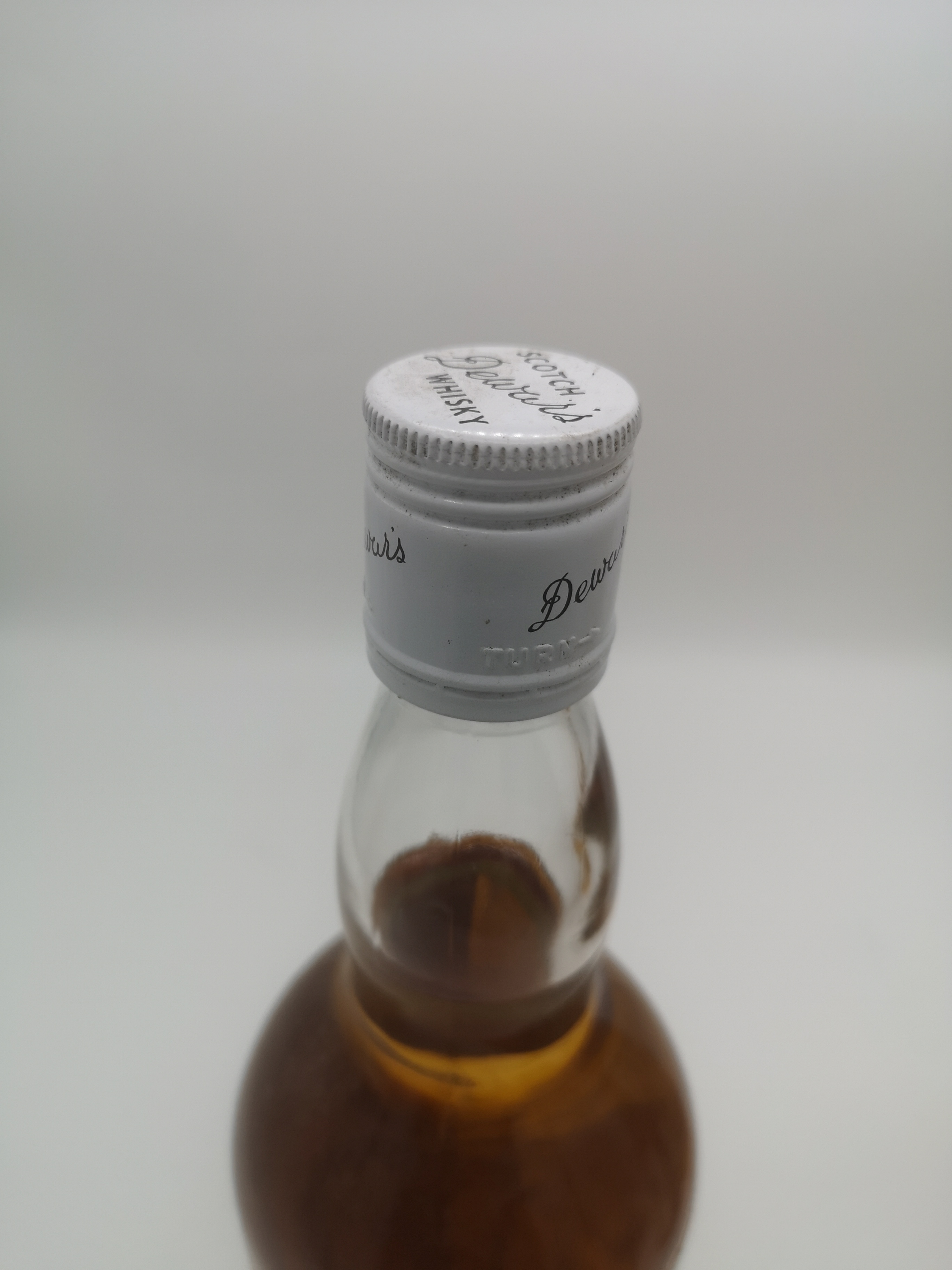 Two bottles of Dewar's Scotch whisky - Image 4 of 11