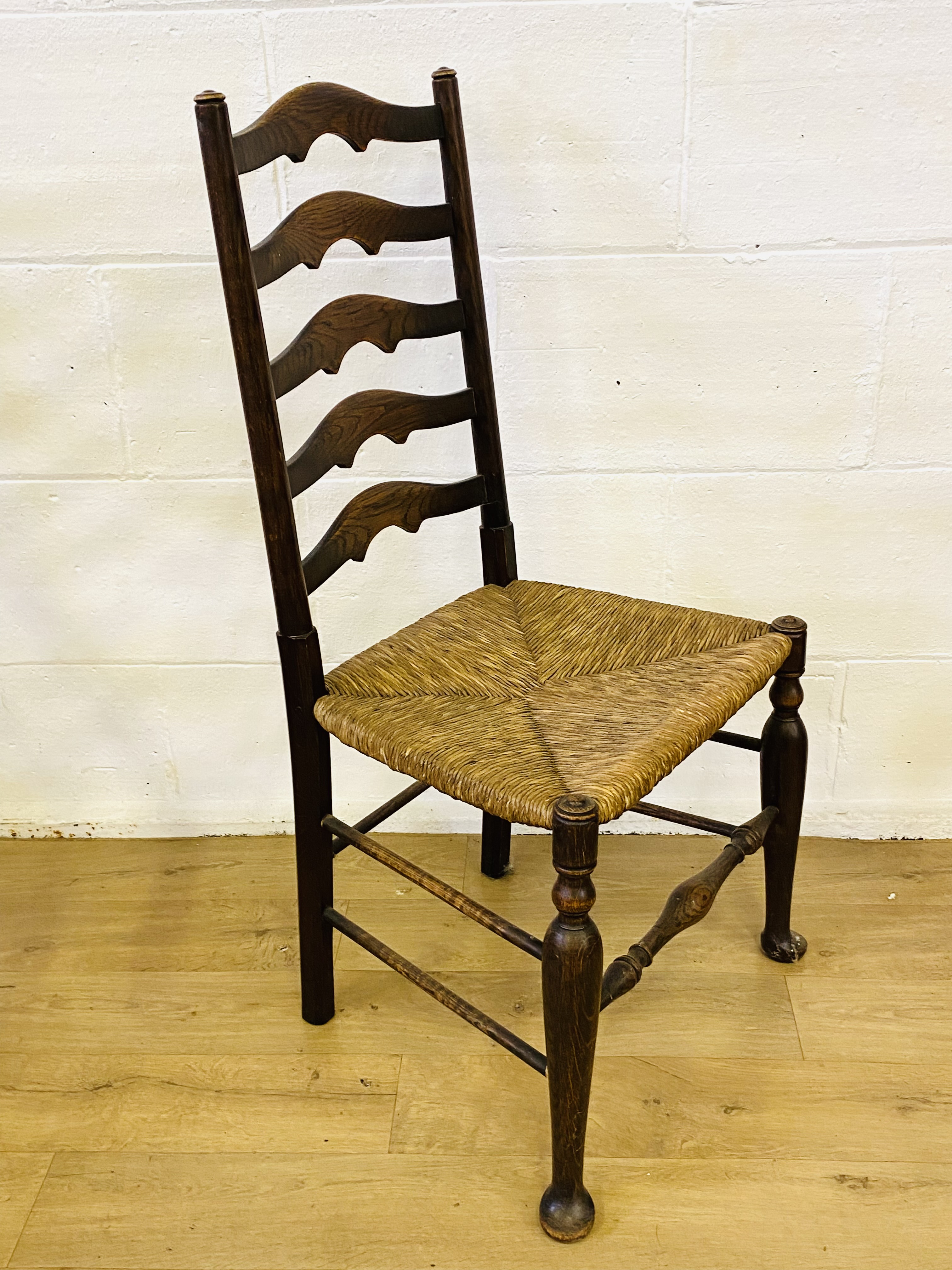 Five oak ladderback dining chairs - Image 5 of 9