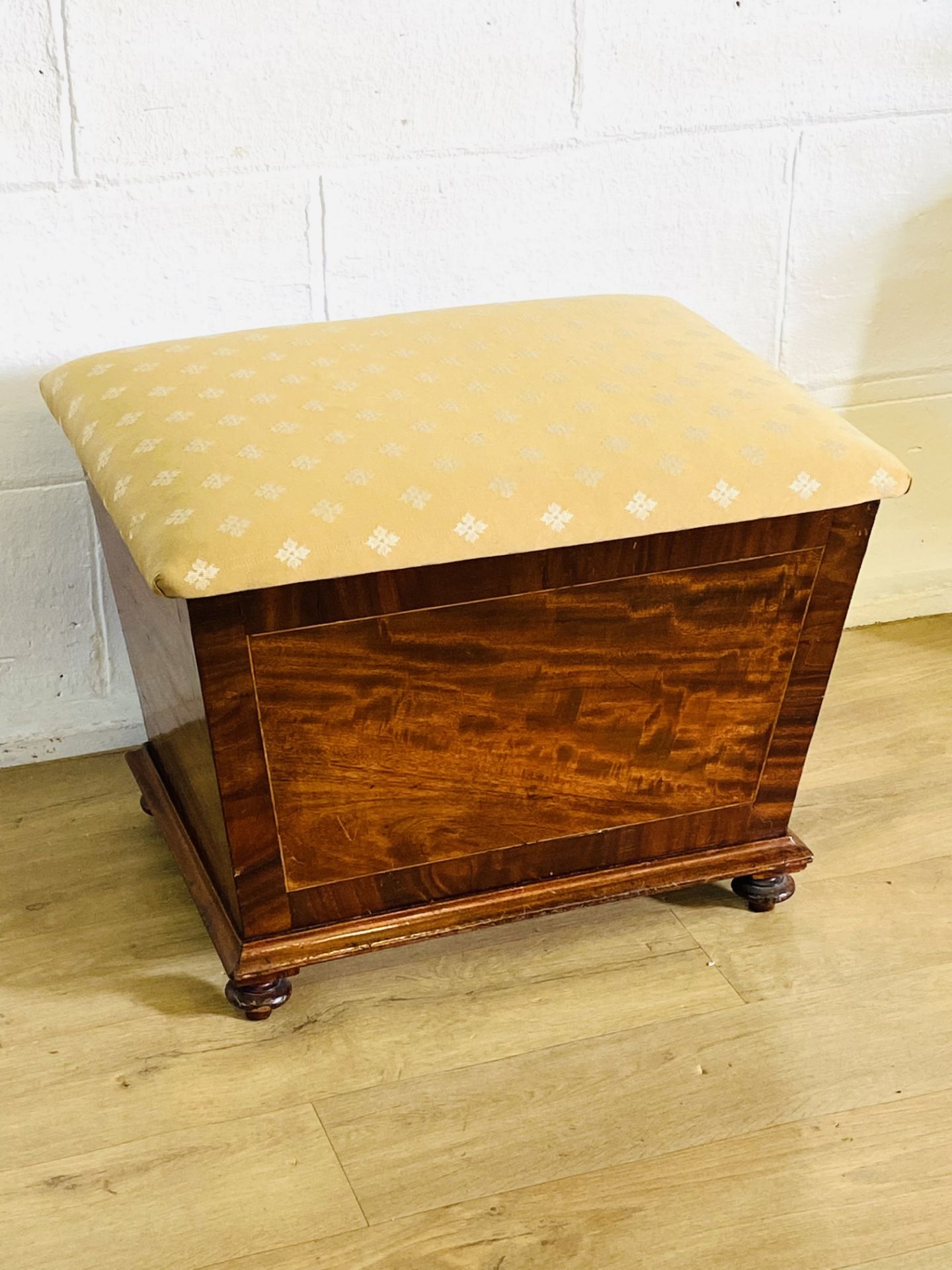 Victorian ottoman with padded seat - Image 4 of 6