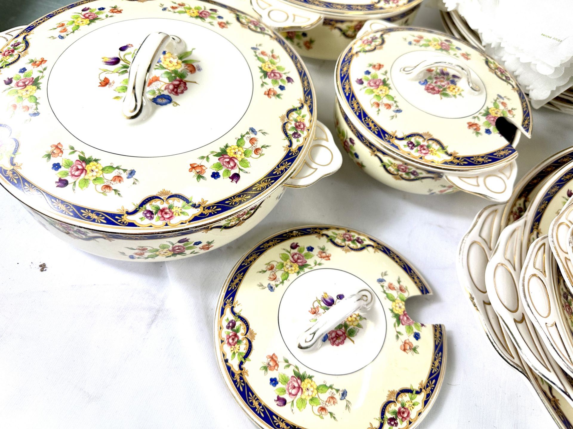 Johnson Bros Pareek part dinner service