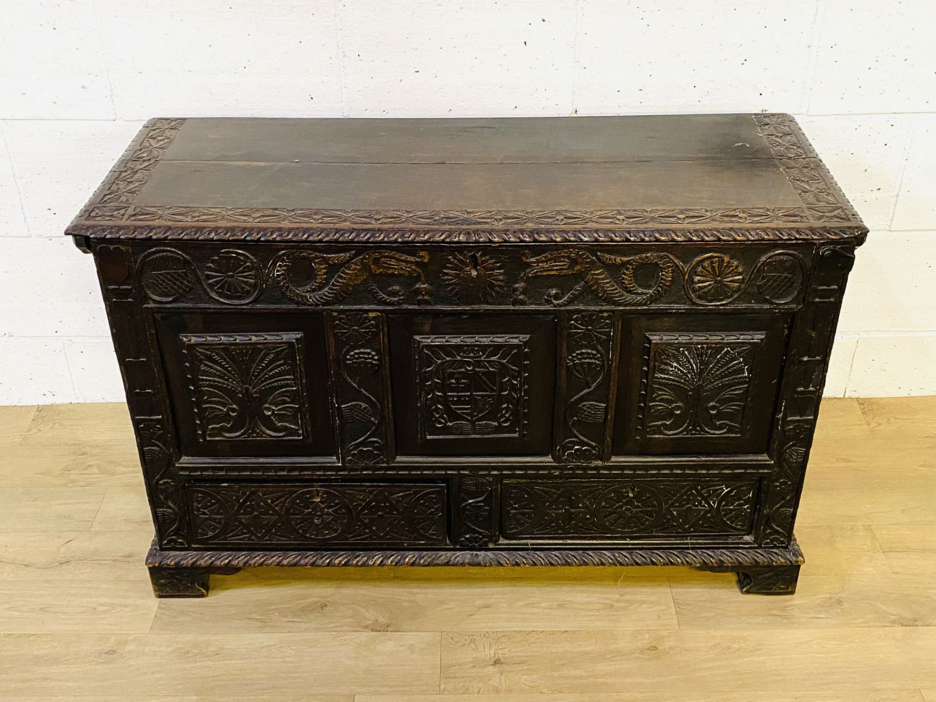 18th century carved oak mule chest - Image 2 of 7