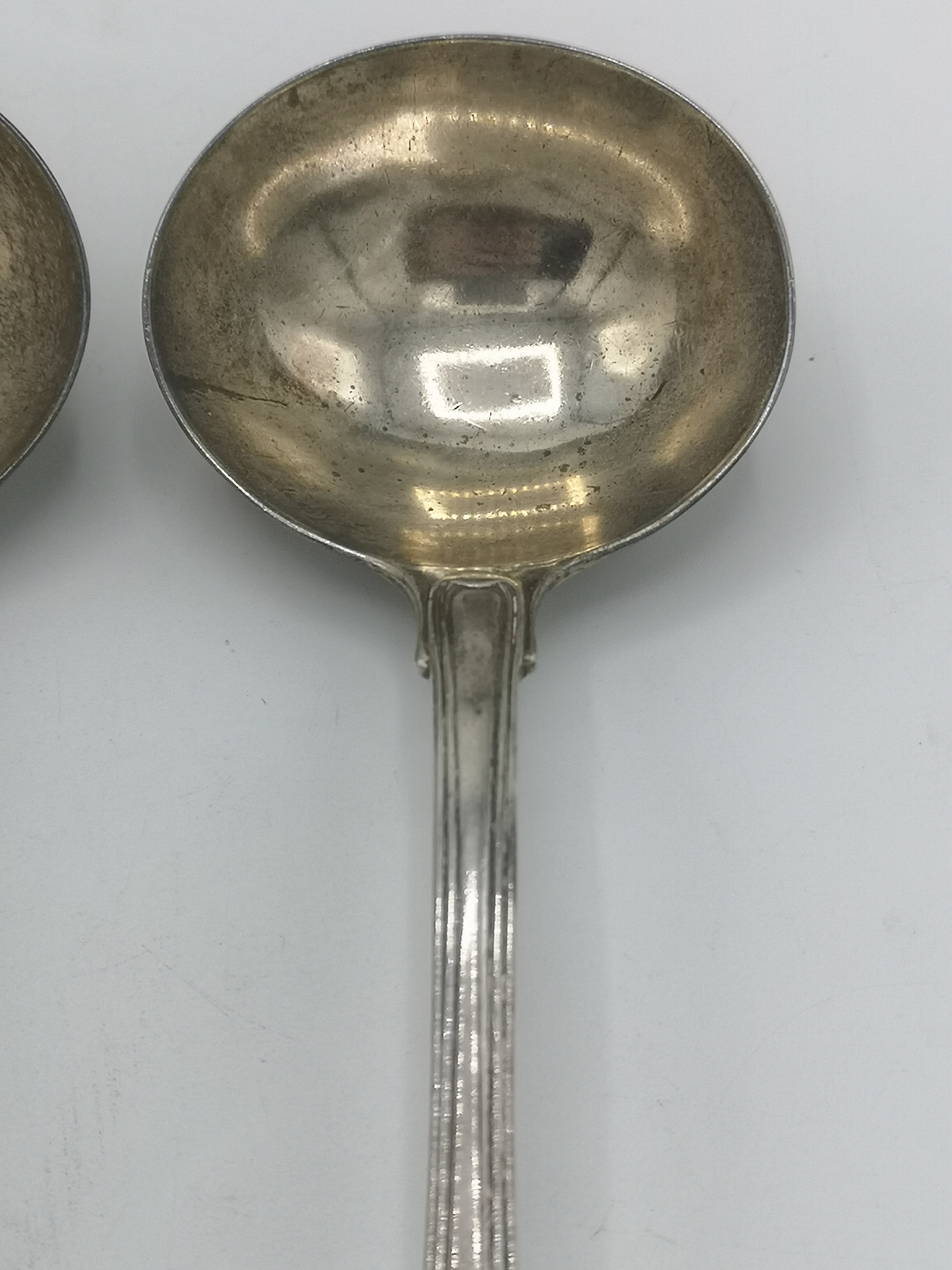 Silver tea strainer and other items - Image 4 of 10