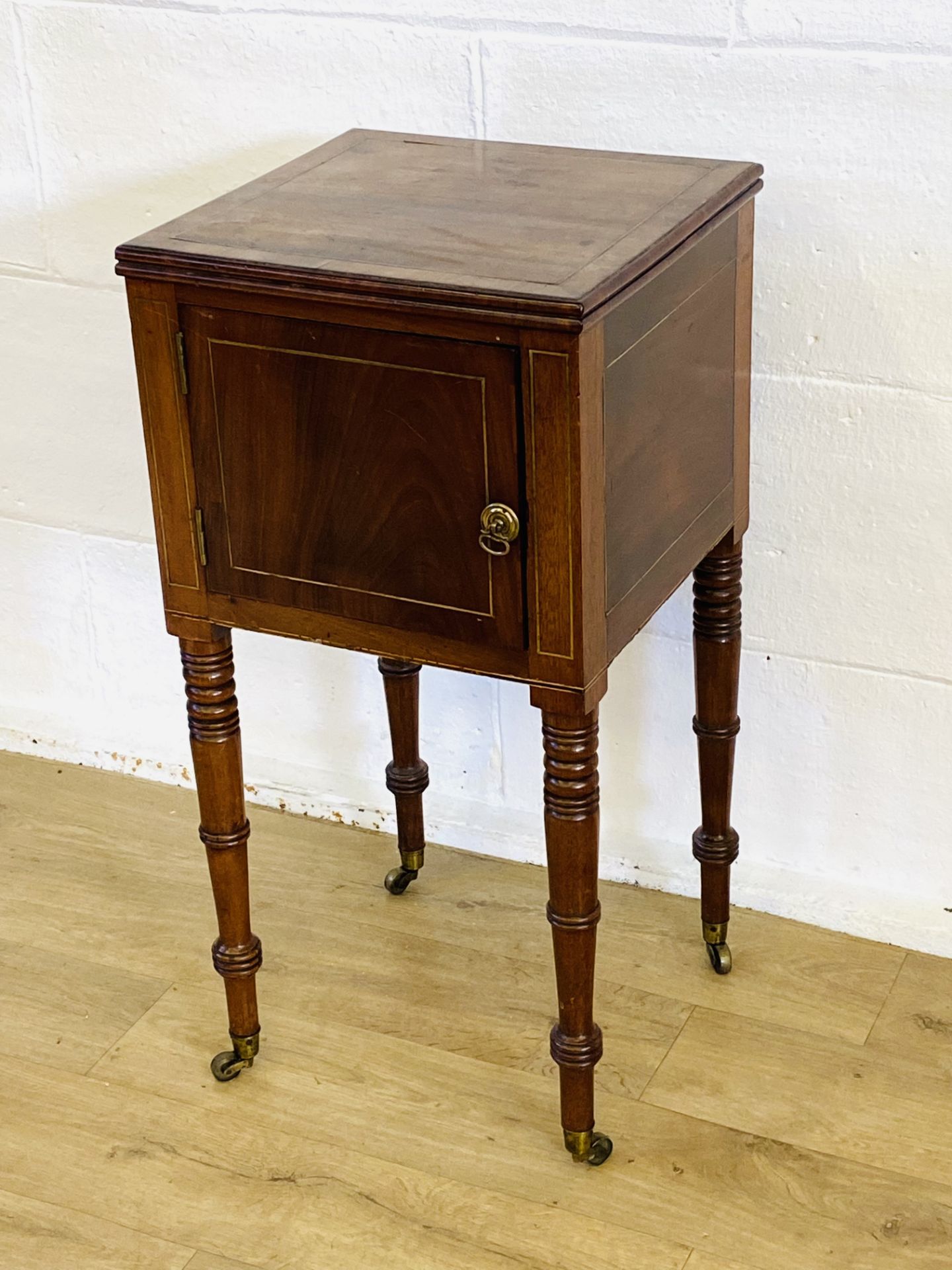 Mahogany bedside cupboard - Image 2 of 5