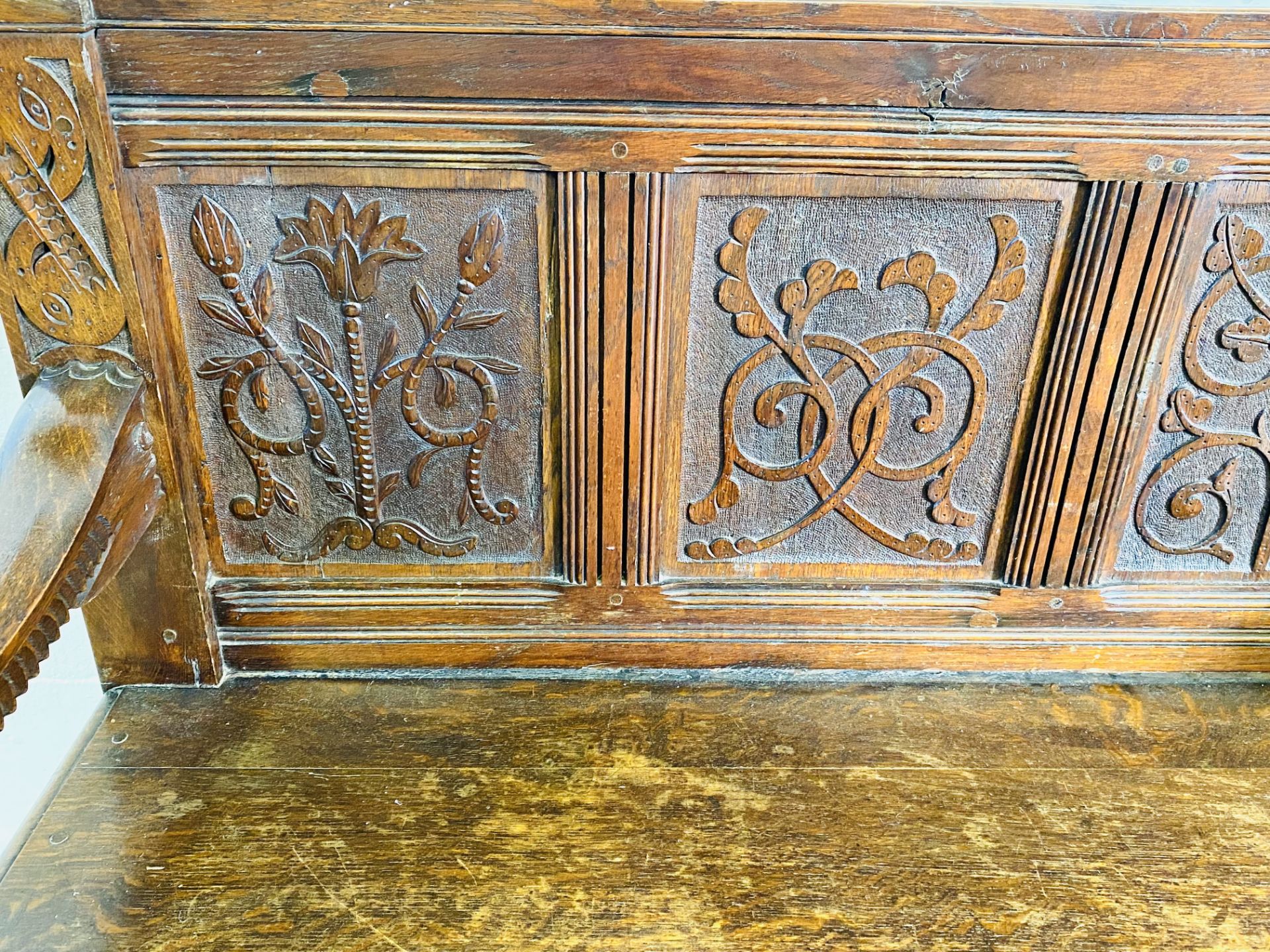 19th century oak settle - Image 4 of 8