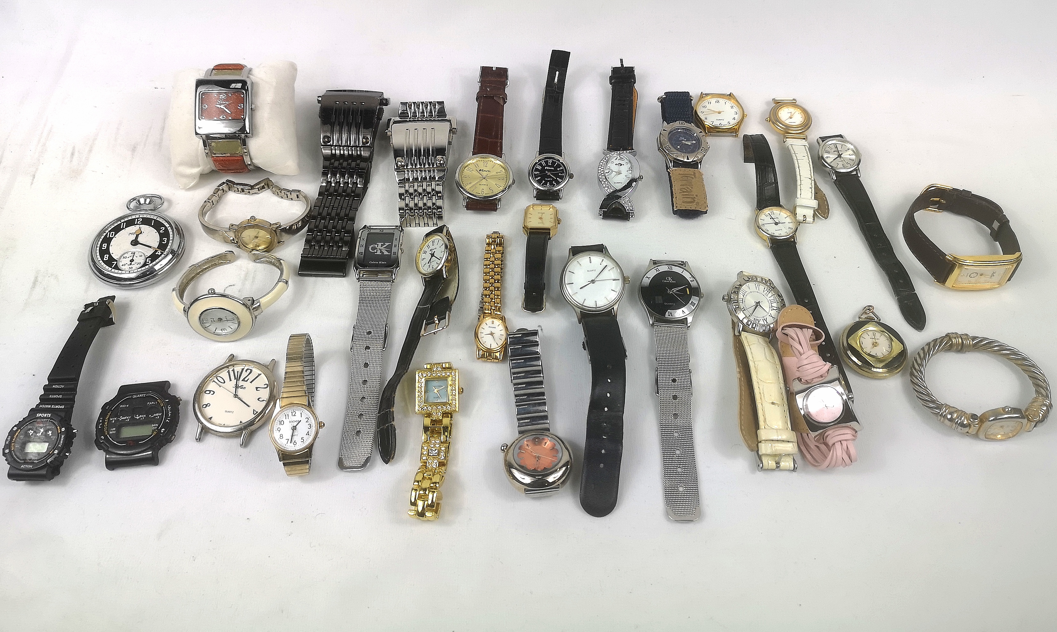 Quantity of fashion watches