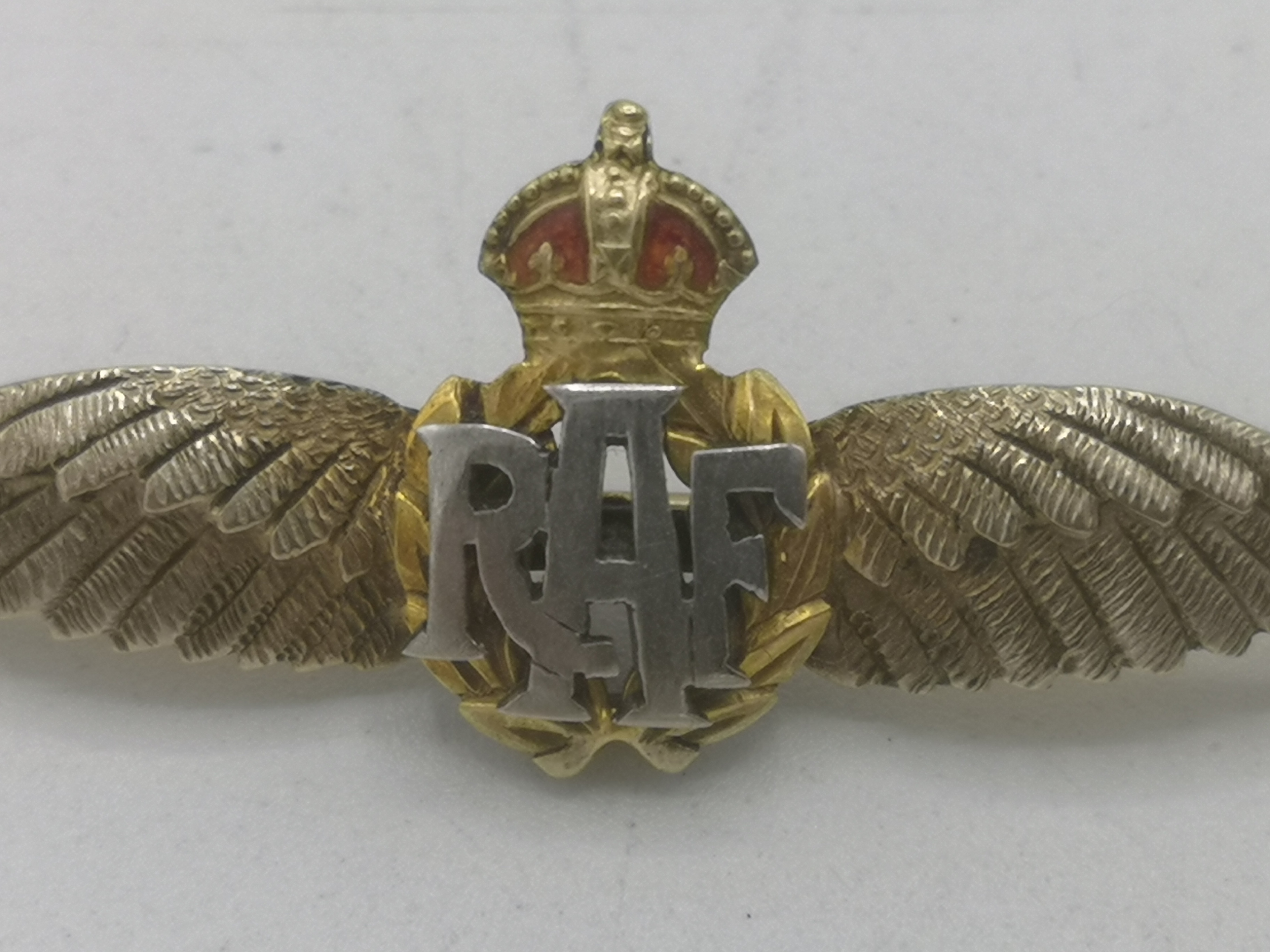 9ct gold and enamel RAF brooch - Image 3 of 4