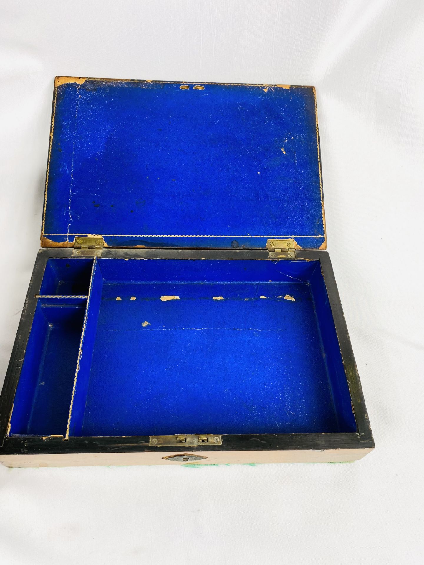 Mahogany writing box together with a mahogany veneer jewellery box - Image 4 of 4