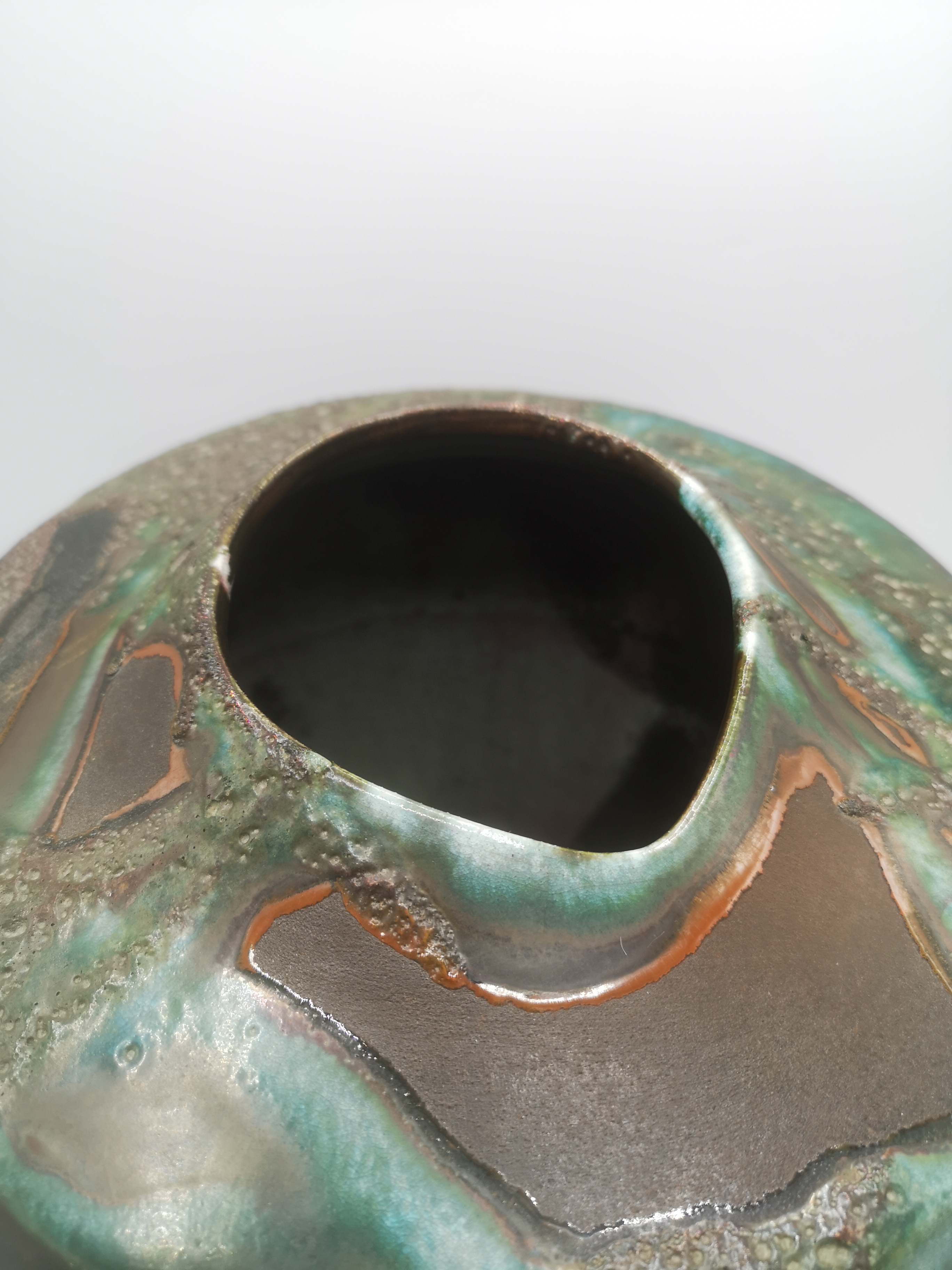 Ceramic raku vase by Tony Evans - Image 3 of 6