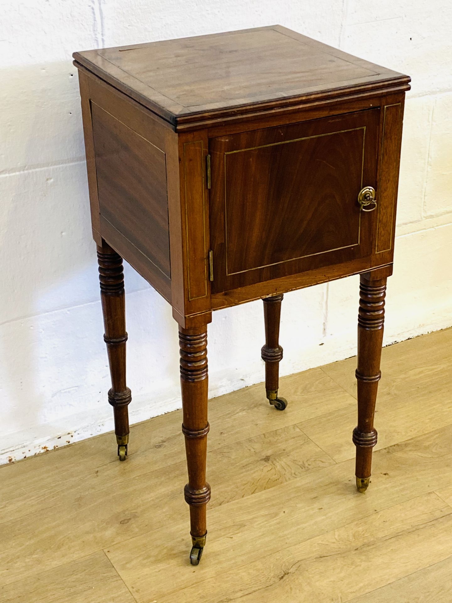 Mahogany bedside cupboard - Image 4 of 5