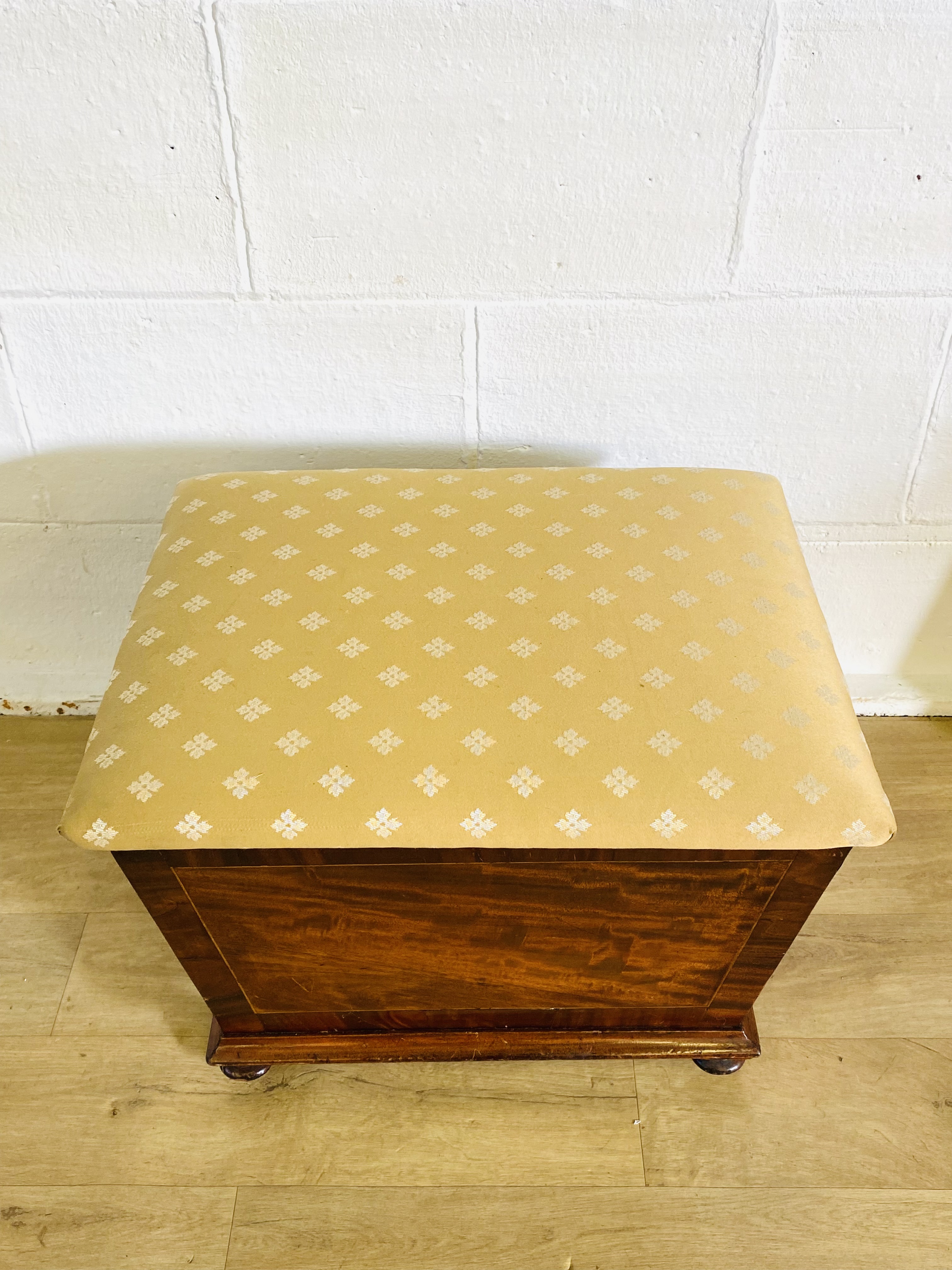 Victorian ottoman with padded seat - Image 6 of 6