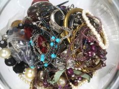 Quantity of costume jewellery