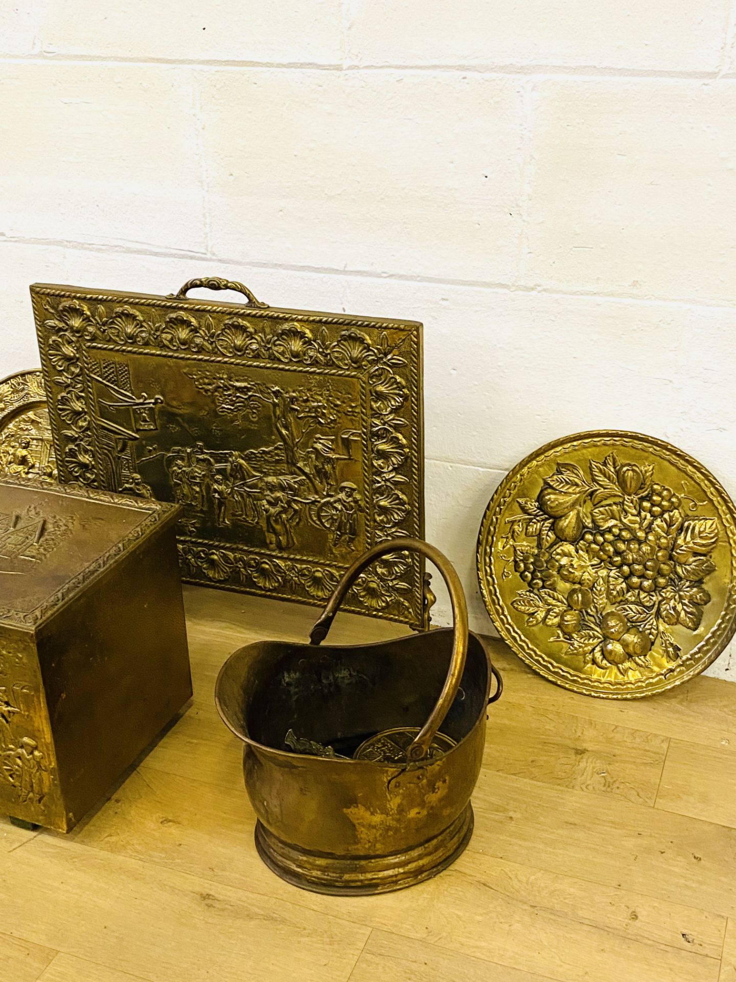 Brass firescreen and other items - Image 3 of 4