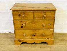 Pine chest of drawers