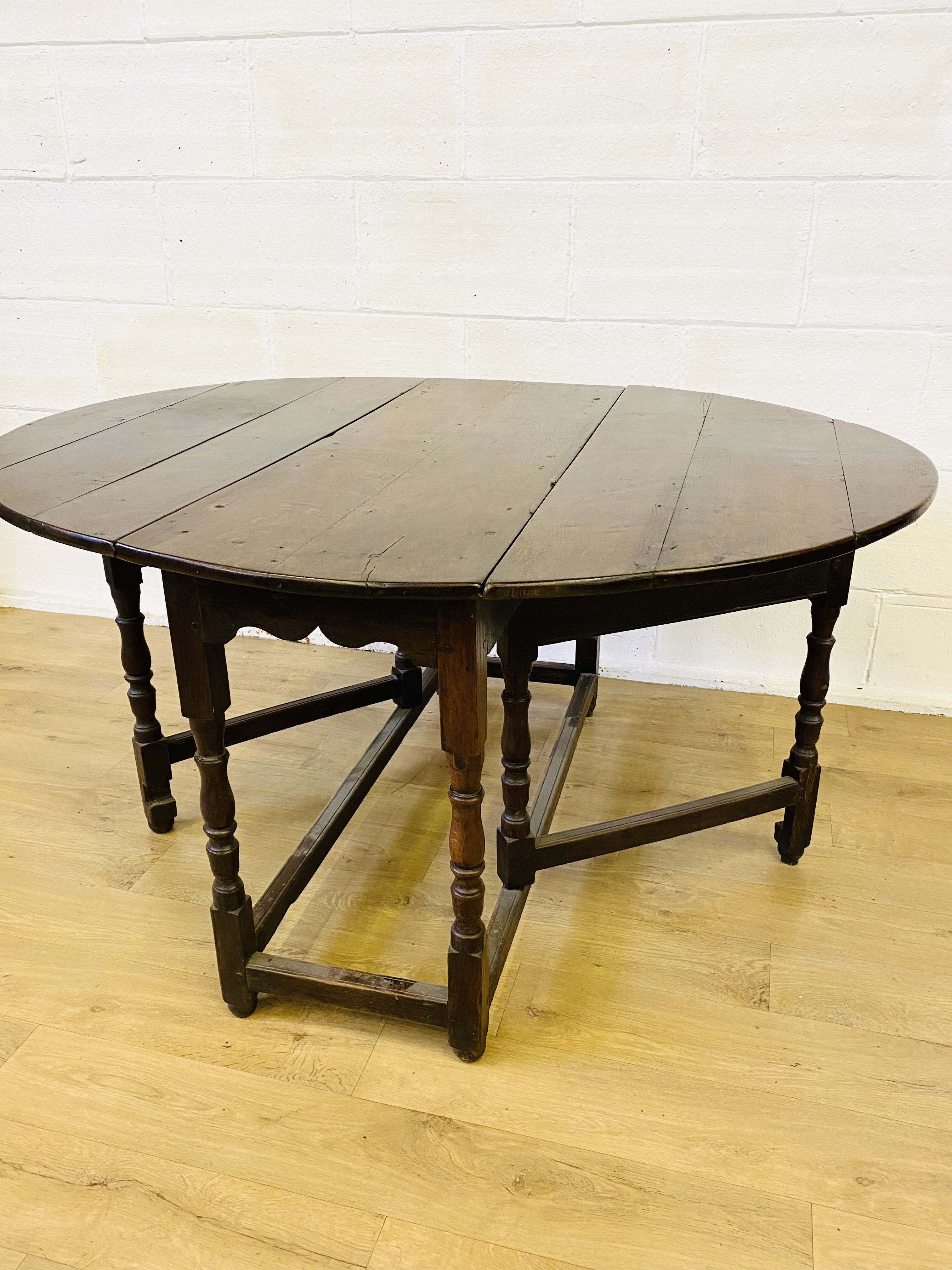 Oak gateleg table - Image 5 of 7