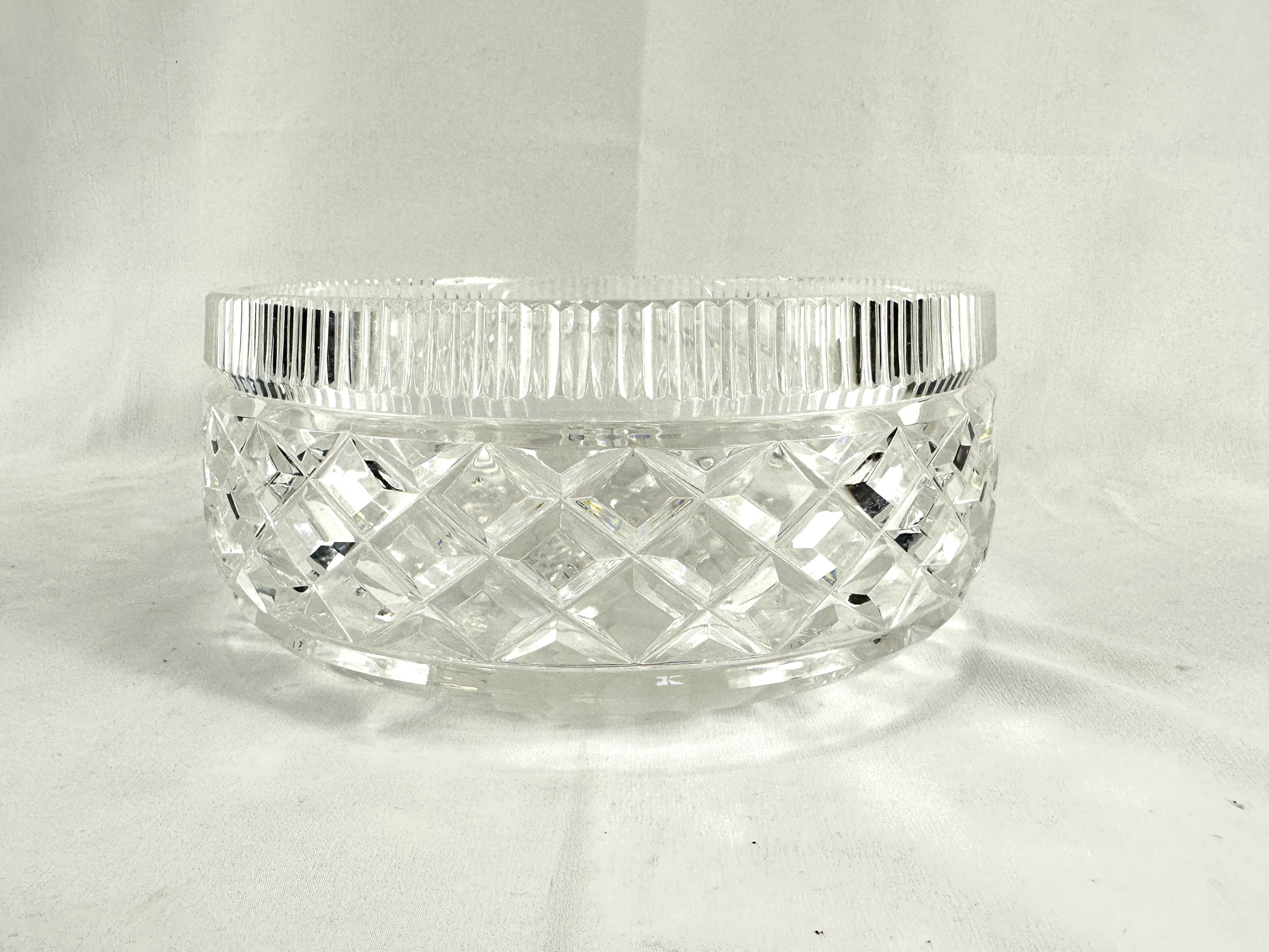 Cut glass fruit bowl with cut and etched flowers to base - Image 3 of 4
