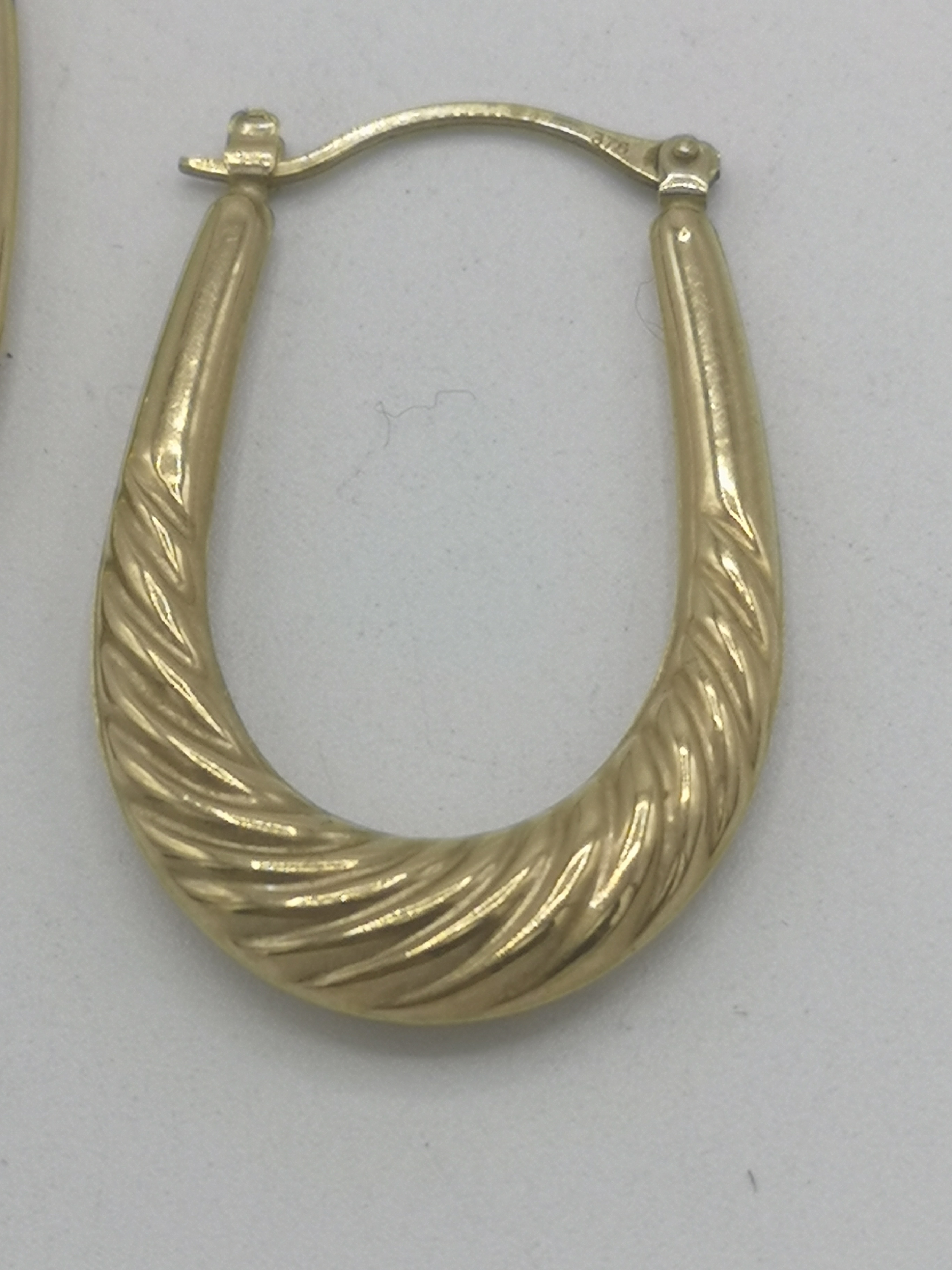 9ct gold hoop earrings - Image 3 of 4