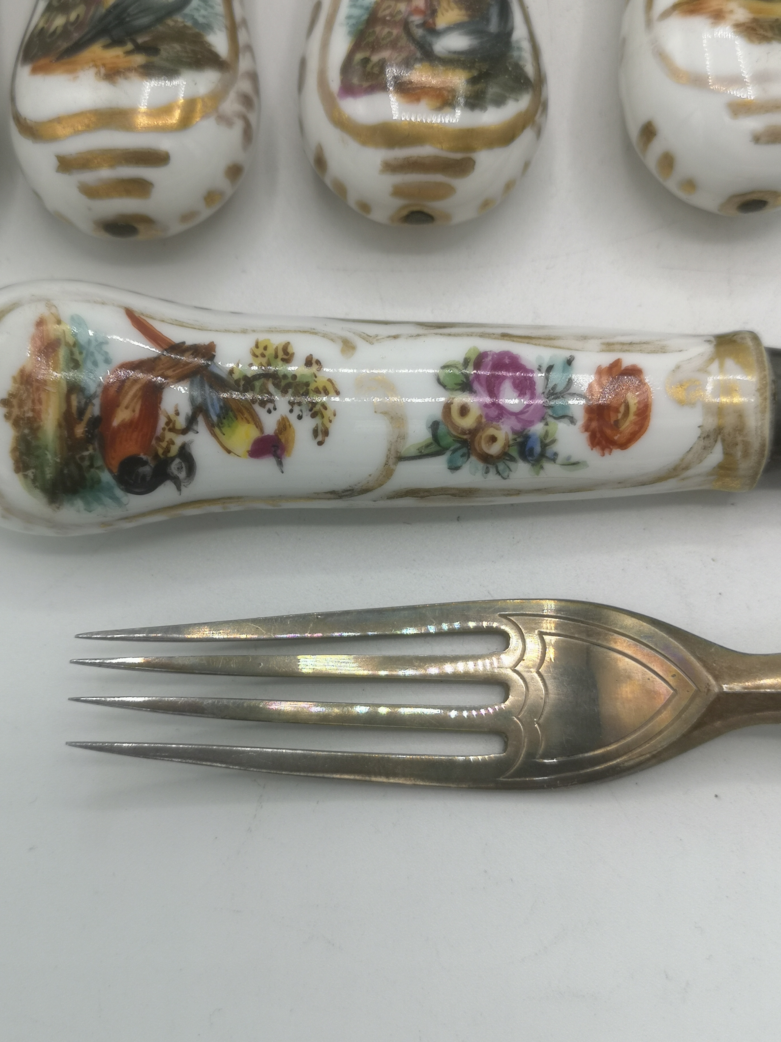 Ten fruit knives and forks with silver blades and tines - Image 17 of 19