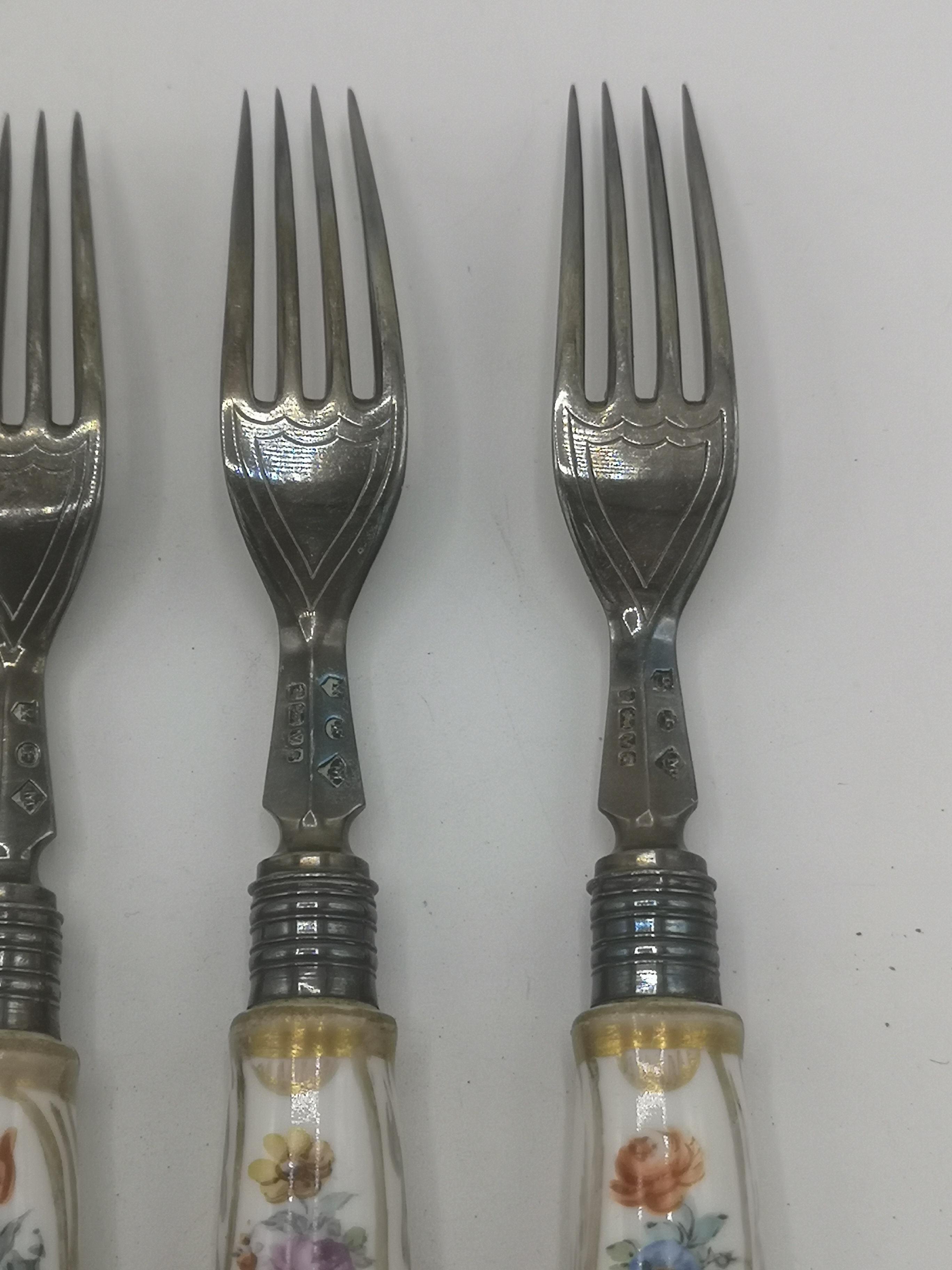 Ten fruit knives and forks with silver blades and tines - Image 10 of 19