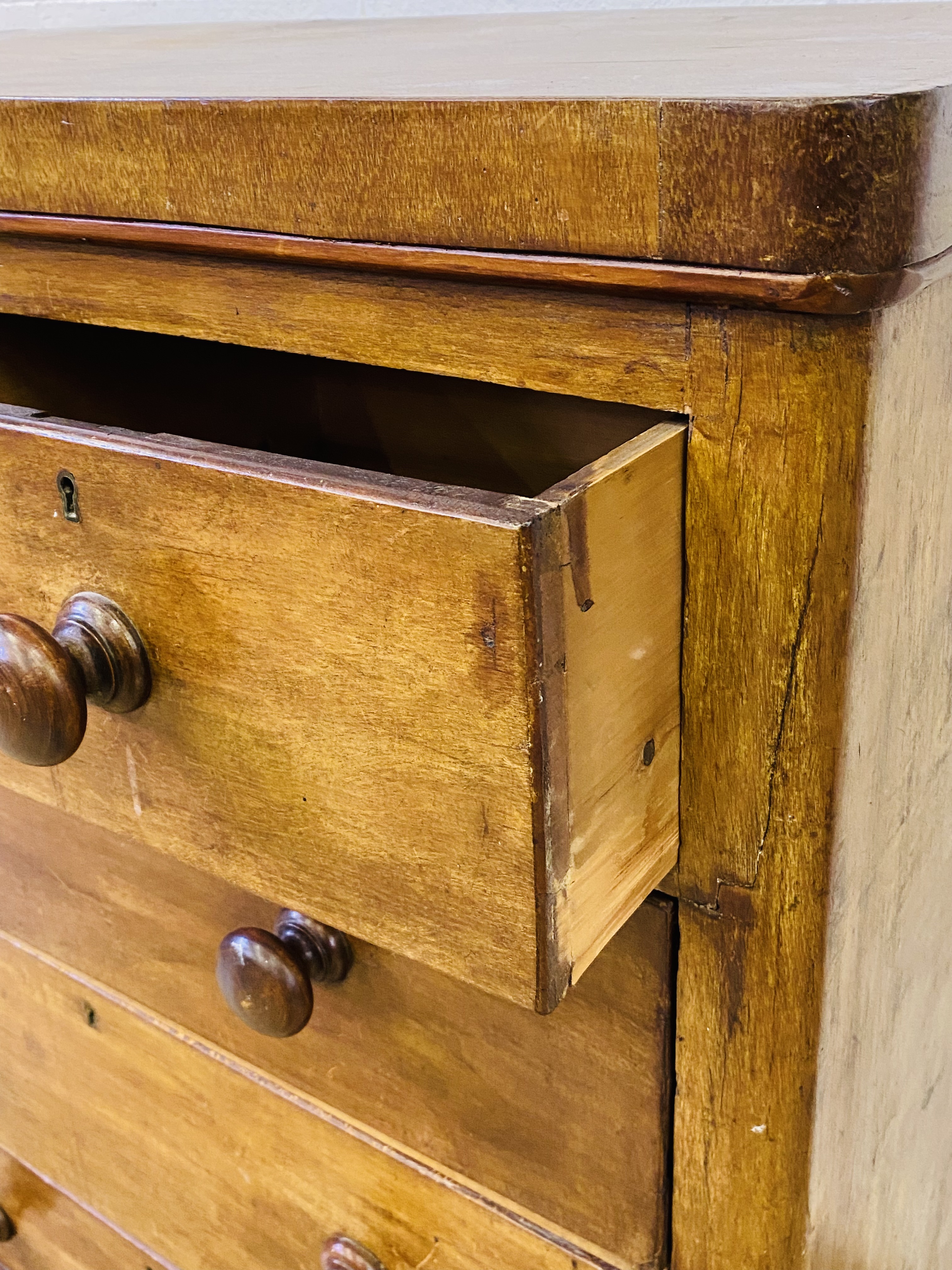 Victorian mahogany chest of drawers - Image 2 of 5