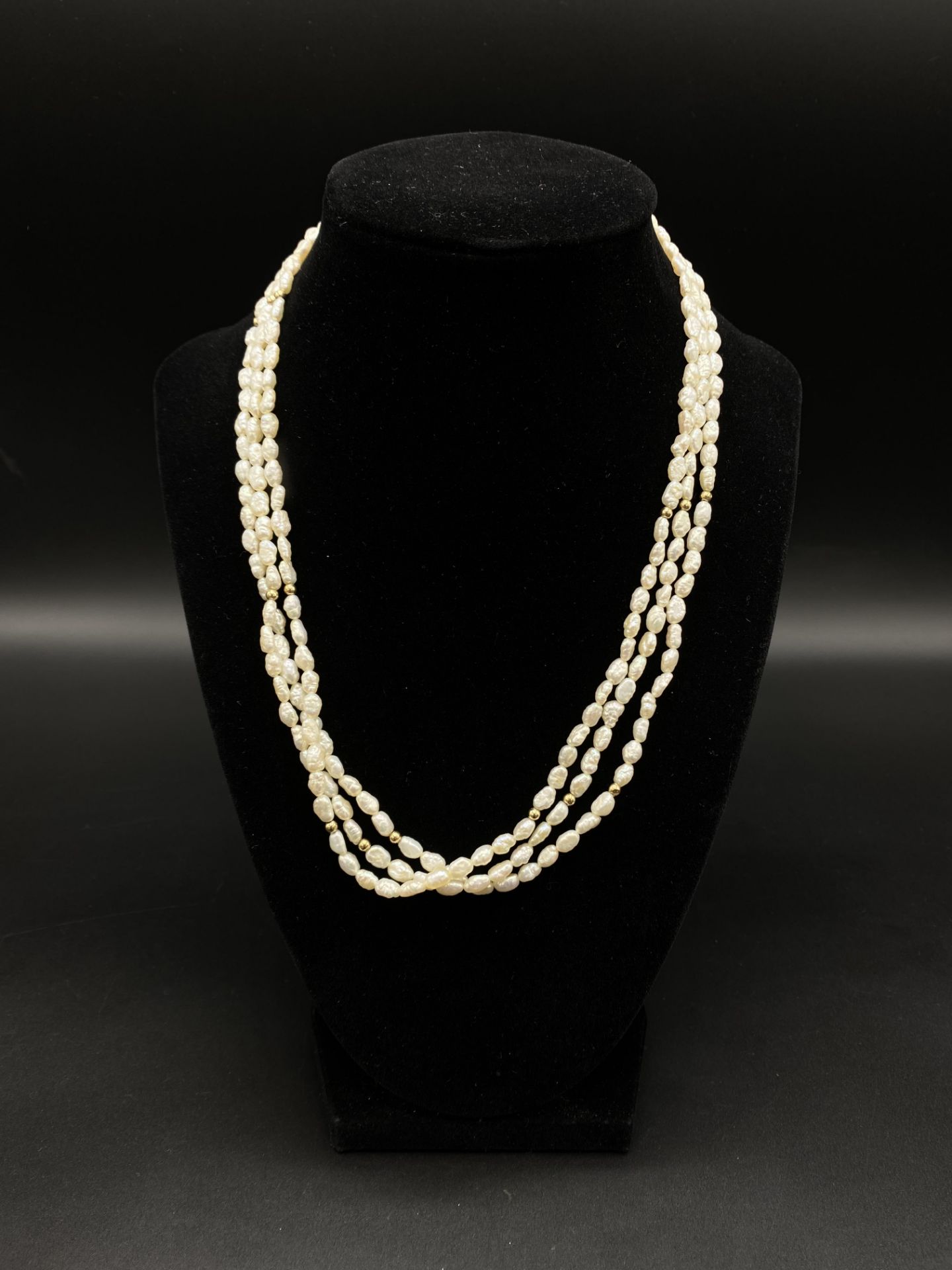 Two pearl necklaces with gold clasps - Image 2 of 9