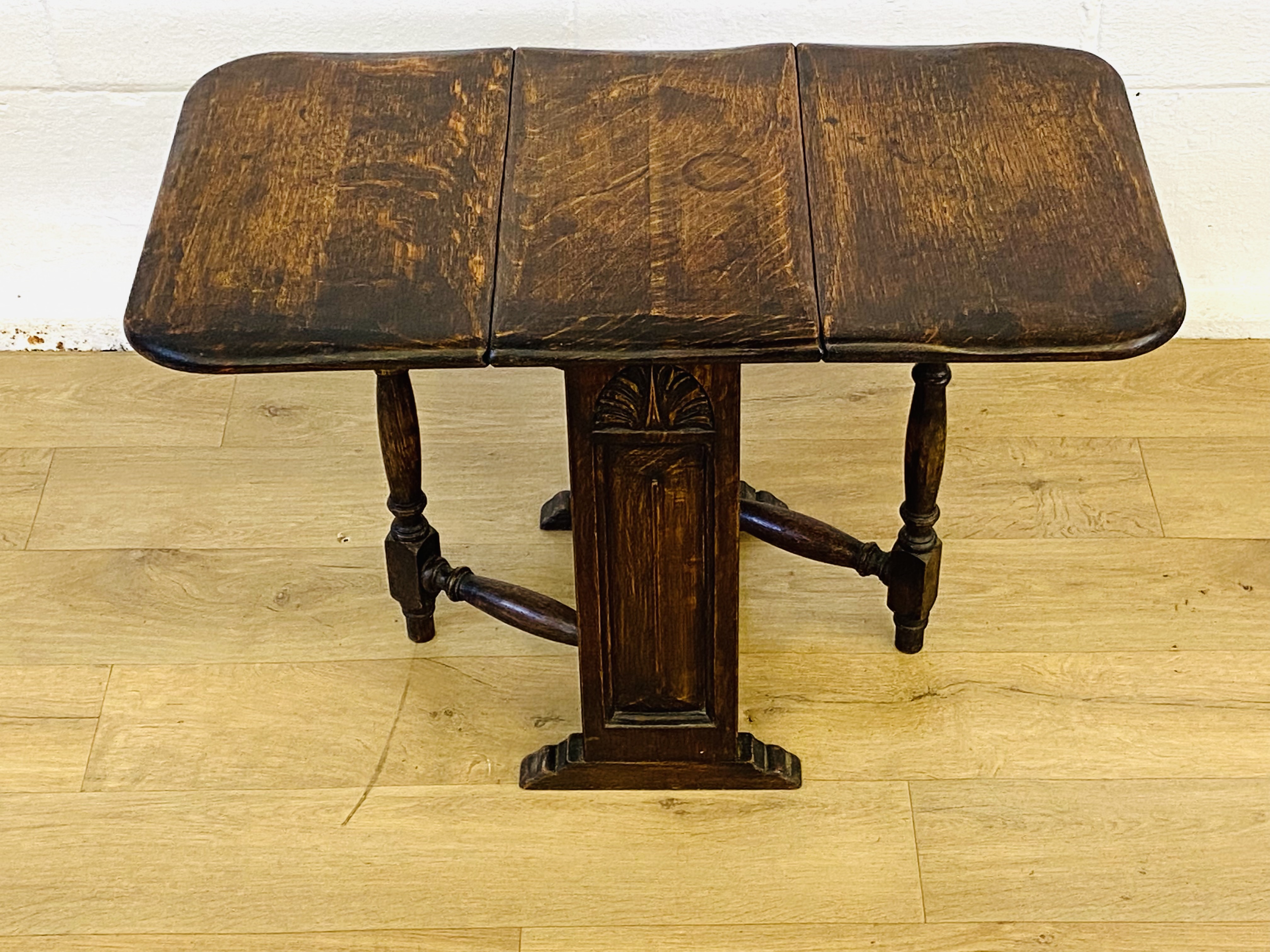 Small oak drop leaf table - Image 4 of 4