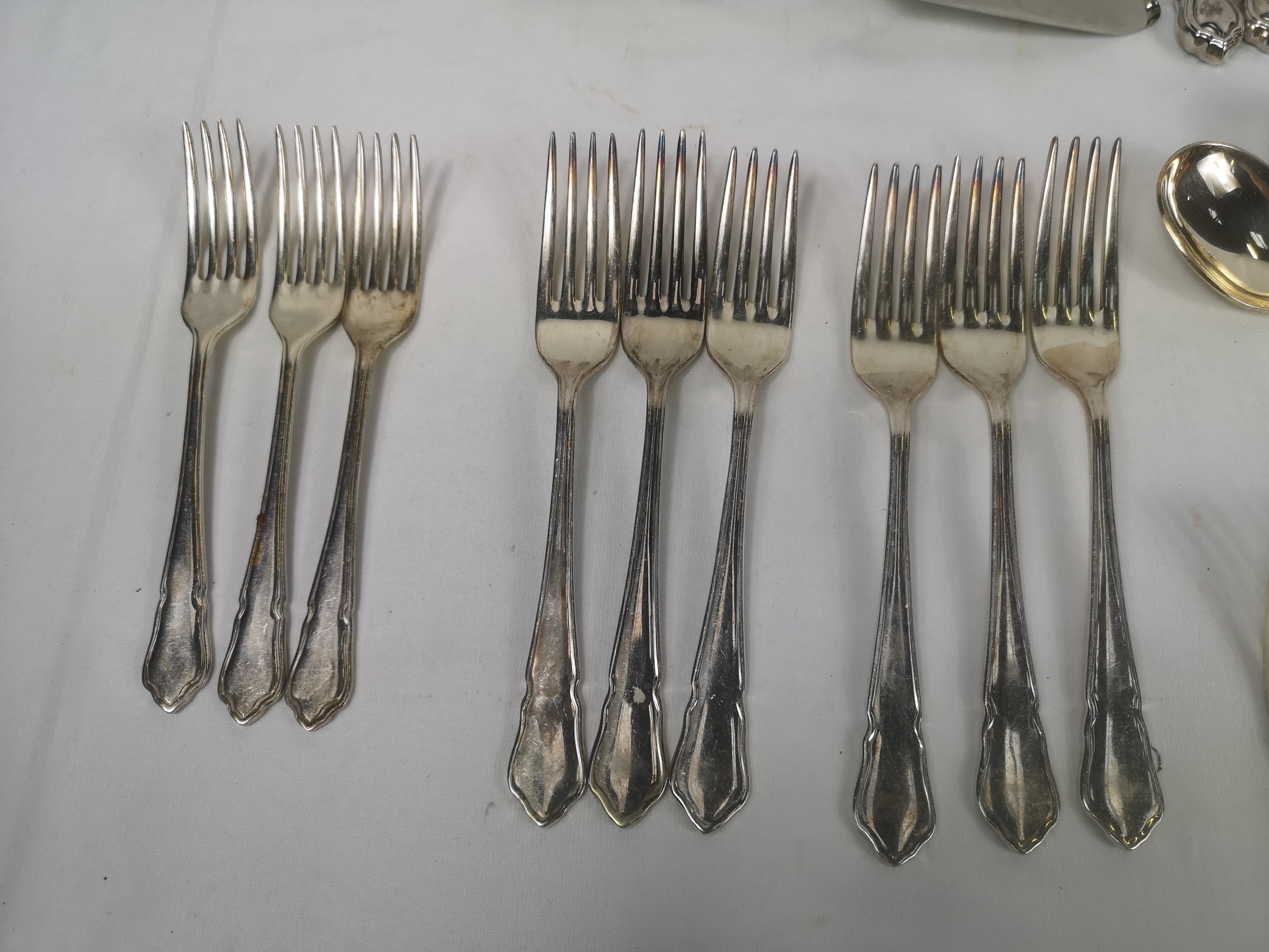 A canteen of silver plate cutlery - Image 8 of 11