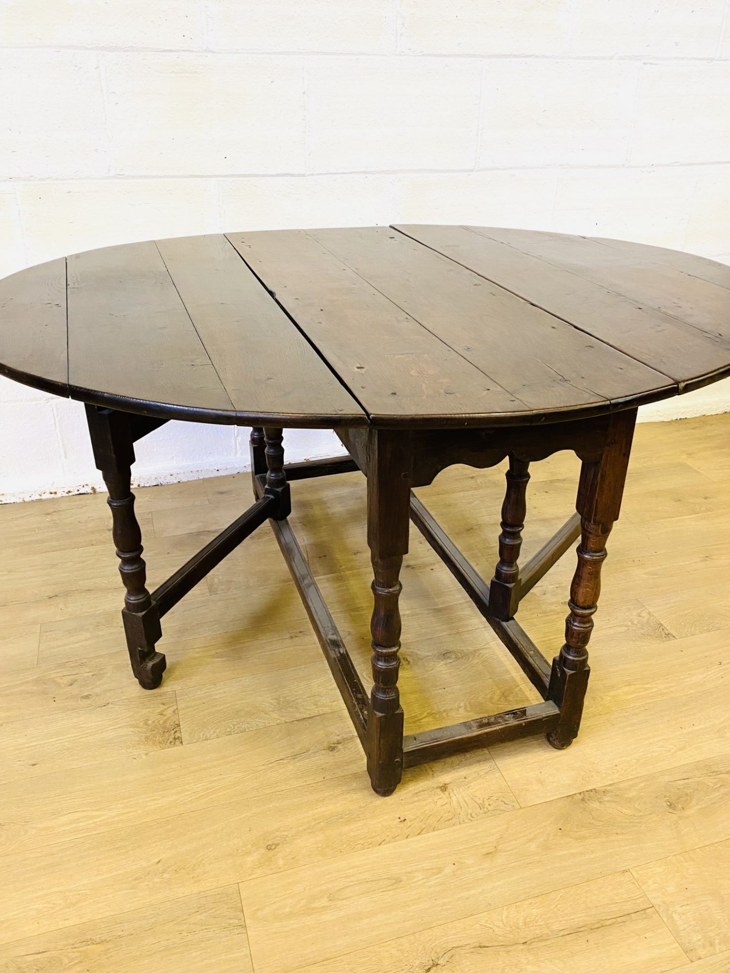 Oak gateleg table - Image 6 of 7