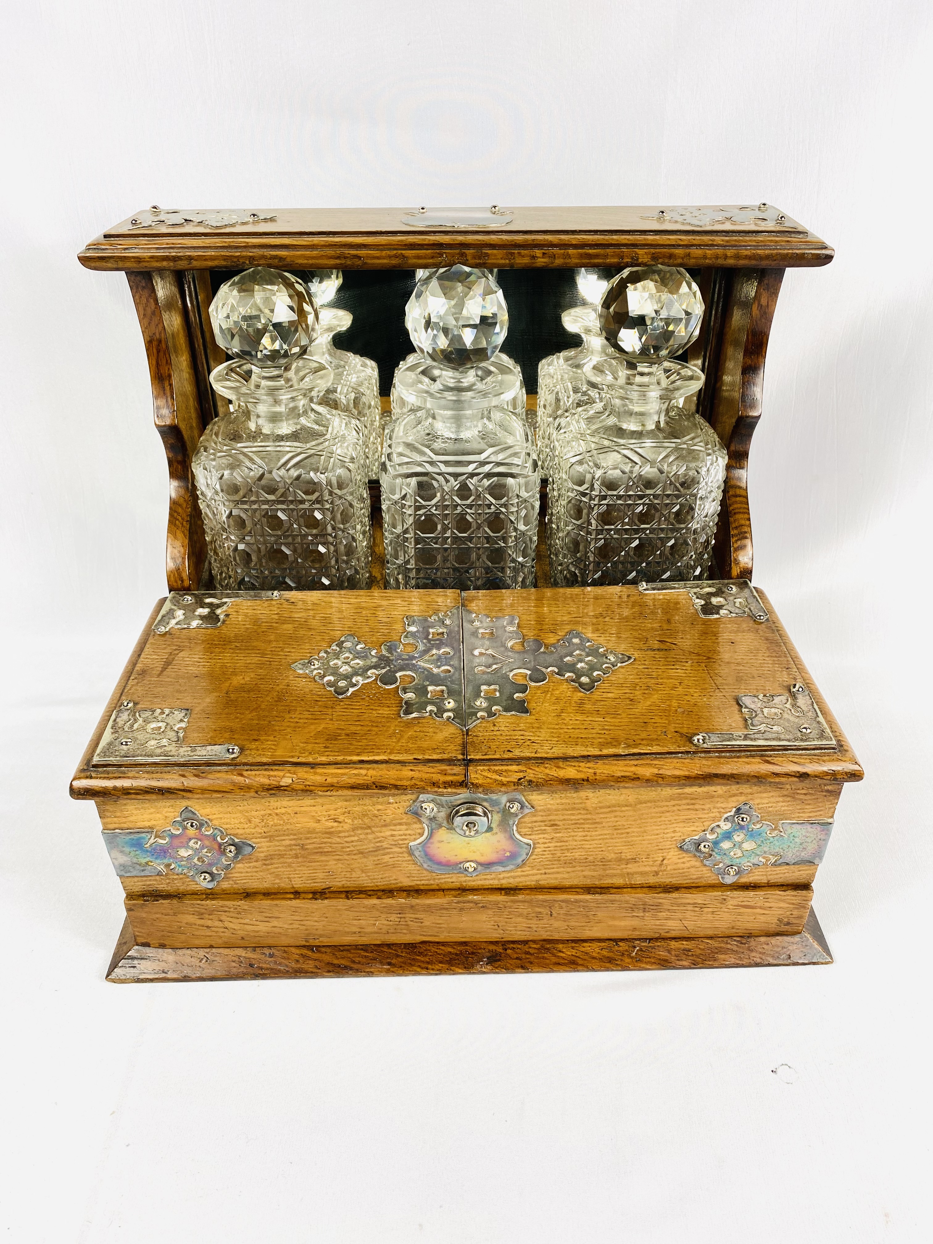 Oak tantalus with silver plate mounts