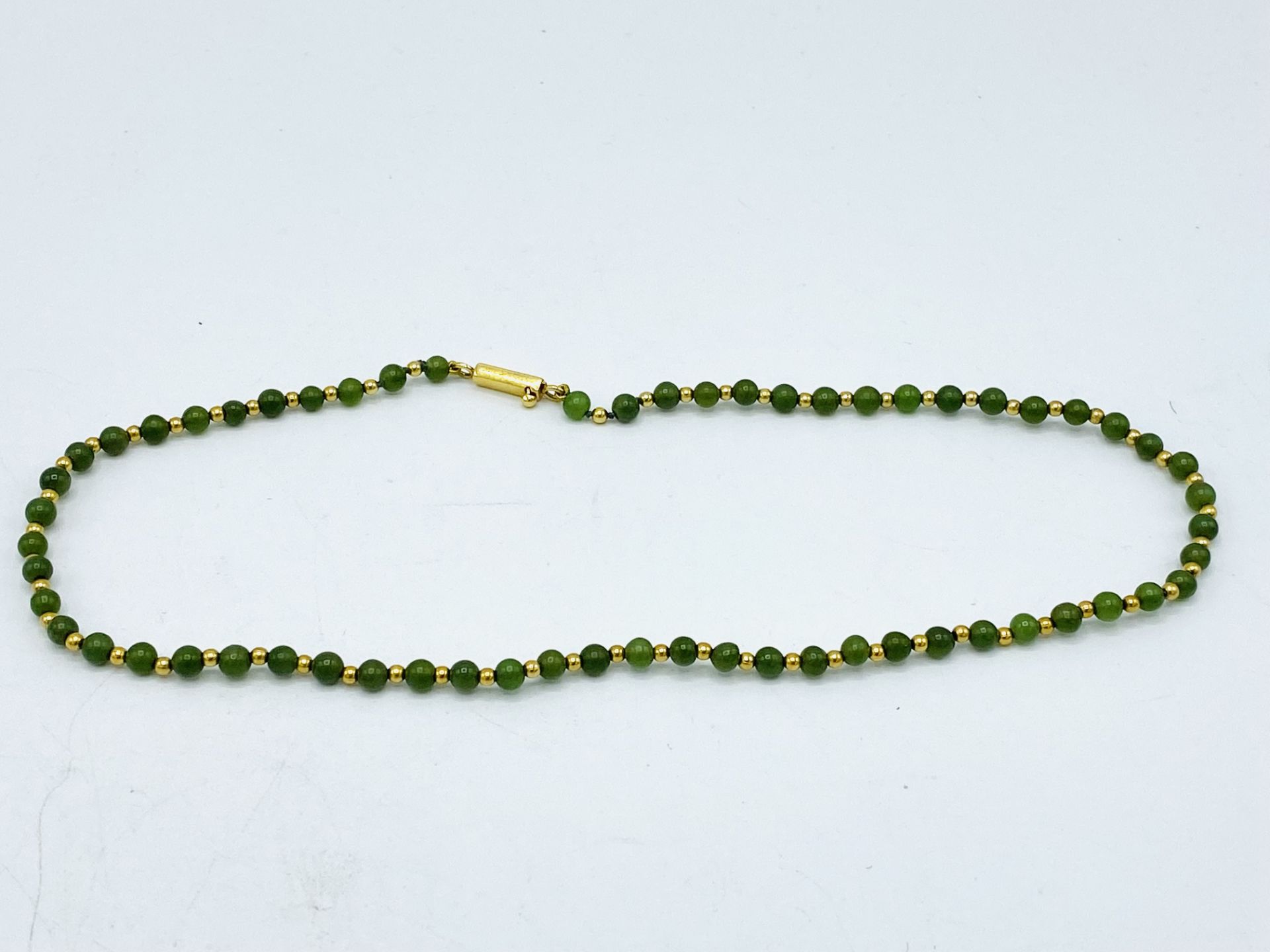 18ct gold and jade bead necklace - Image 4 of 4