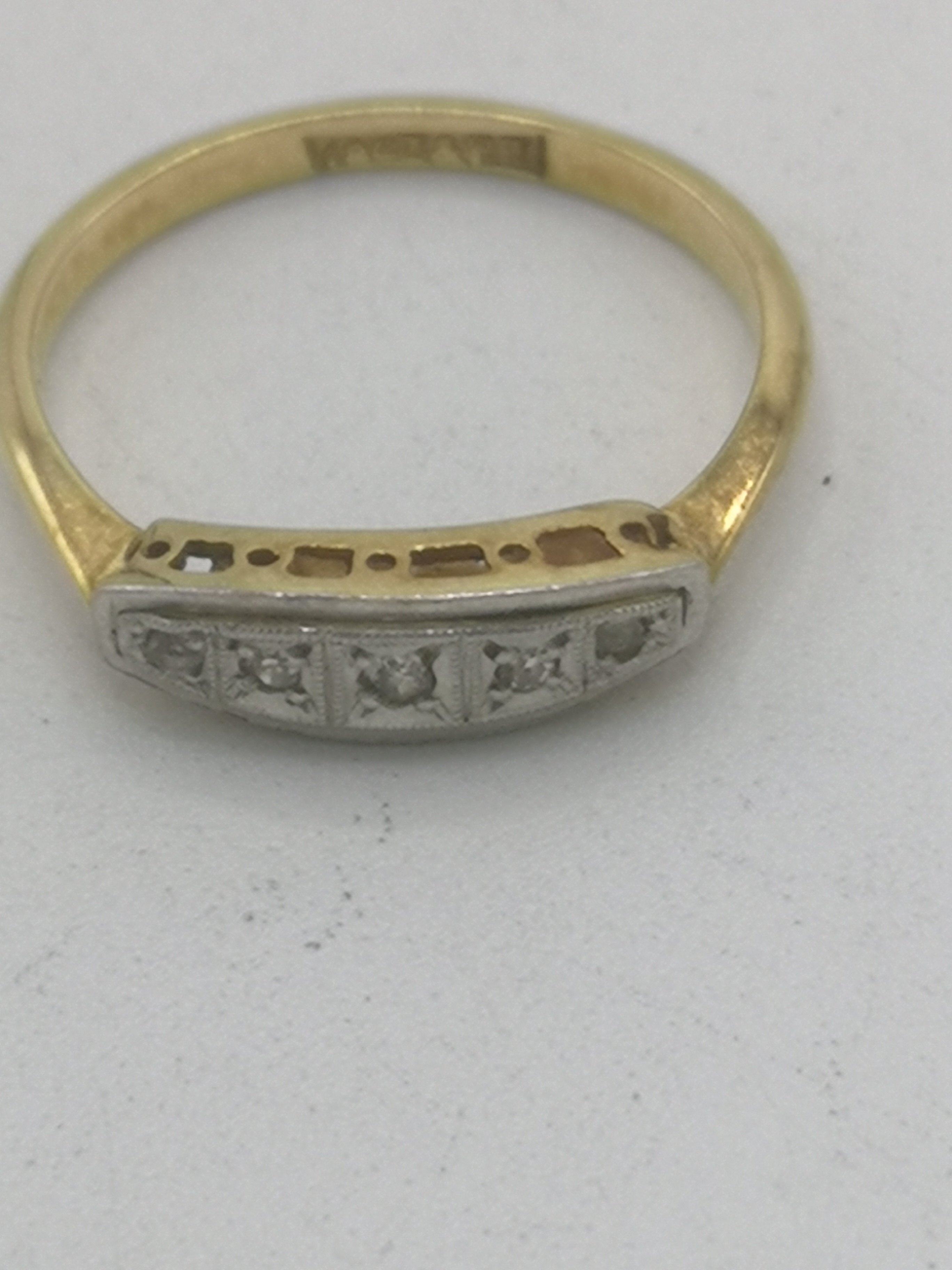 18ct gold ring set with five diamonds - Image 3 of 5