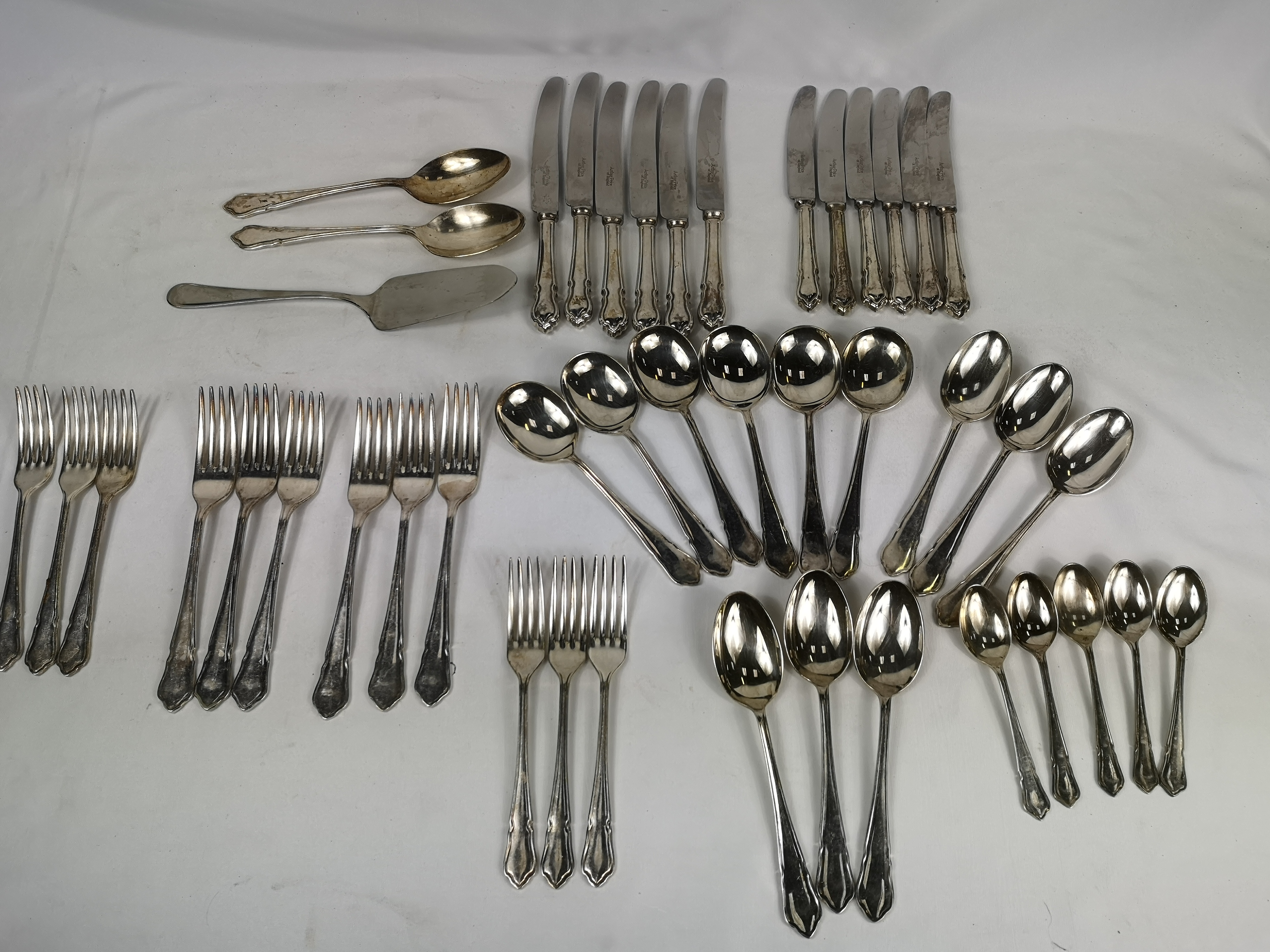 A canteen of silver plate cutlery - Image 4 of 11