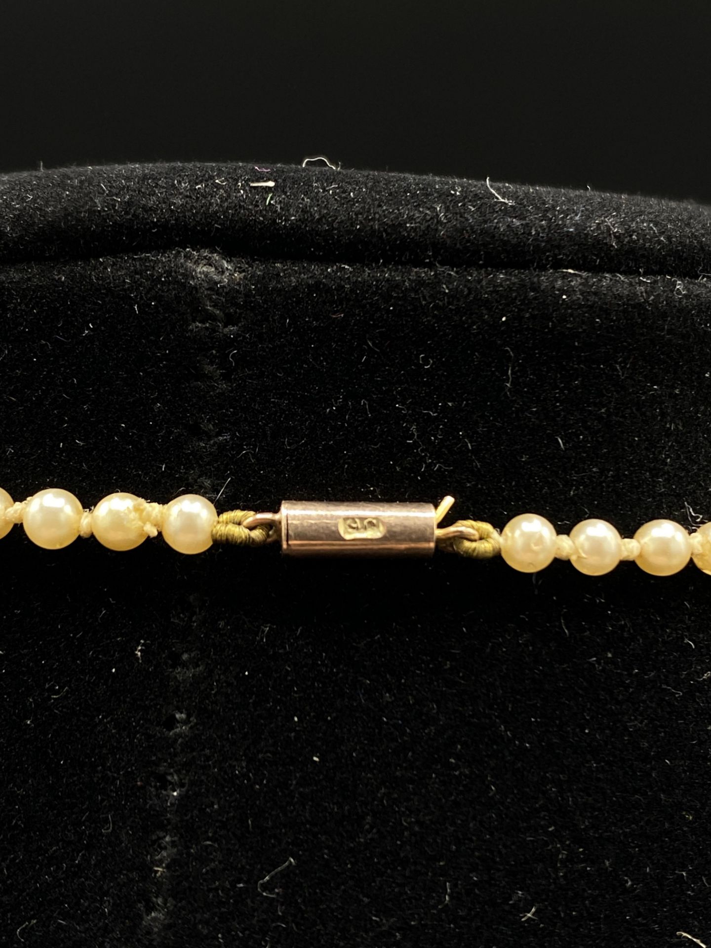Two pearl necklaces with gold clasps - Image 9 of 9