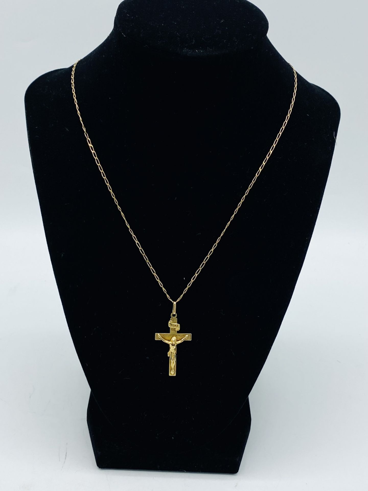 9ct gold crucifix on 9ct gold chain