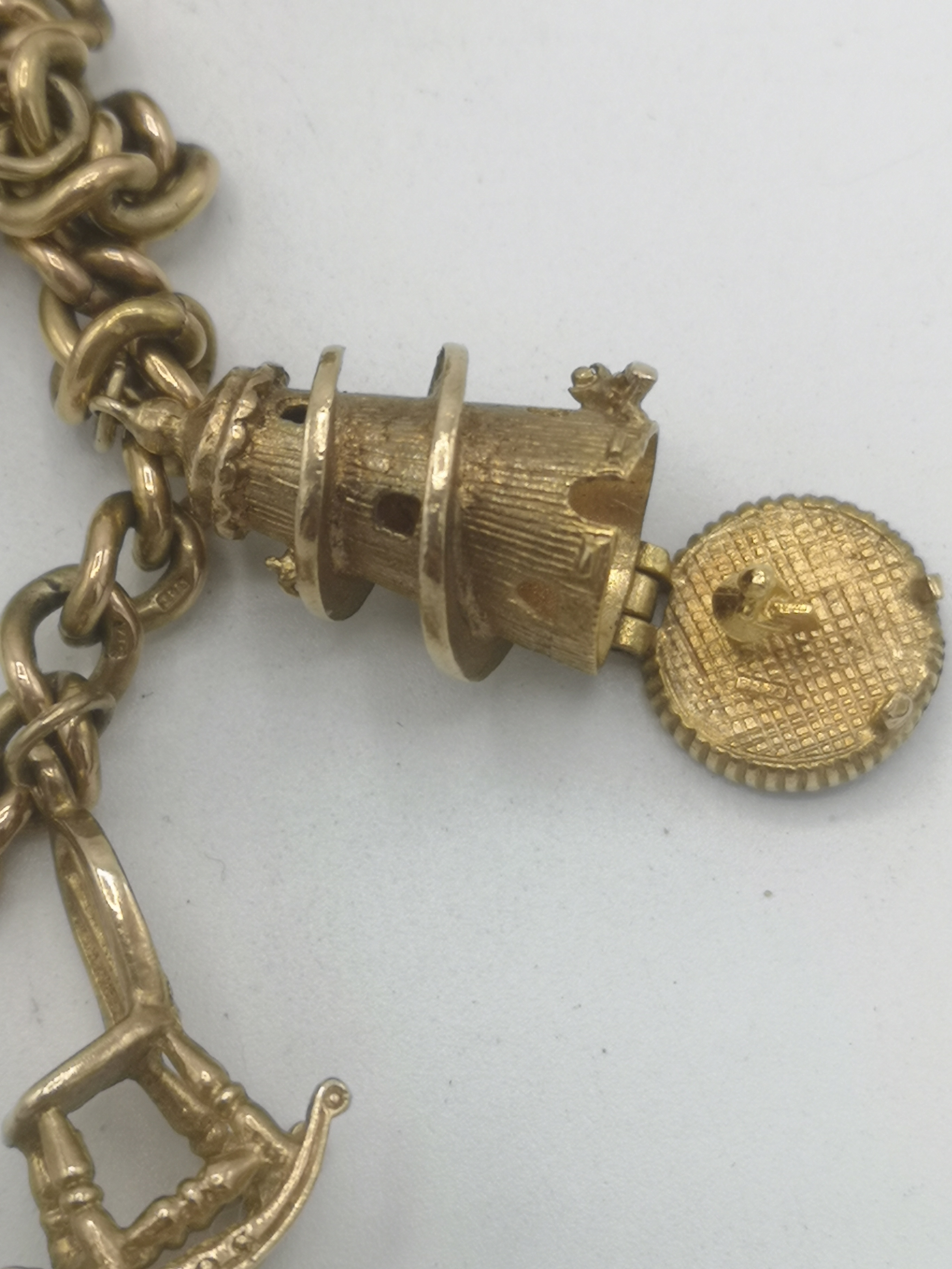 9ct gold charm bracelet - Image 7 of 14