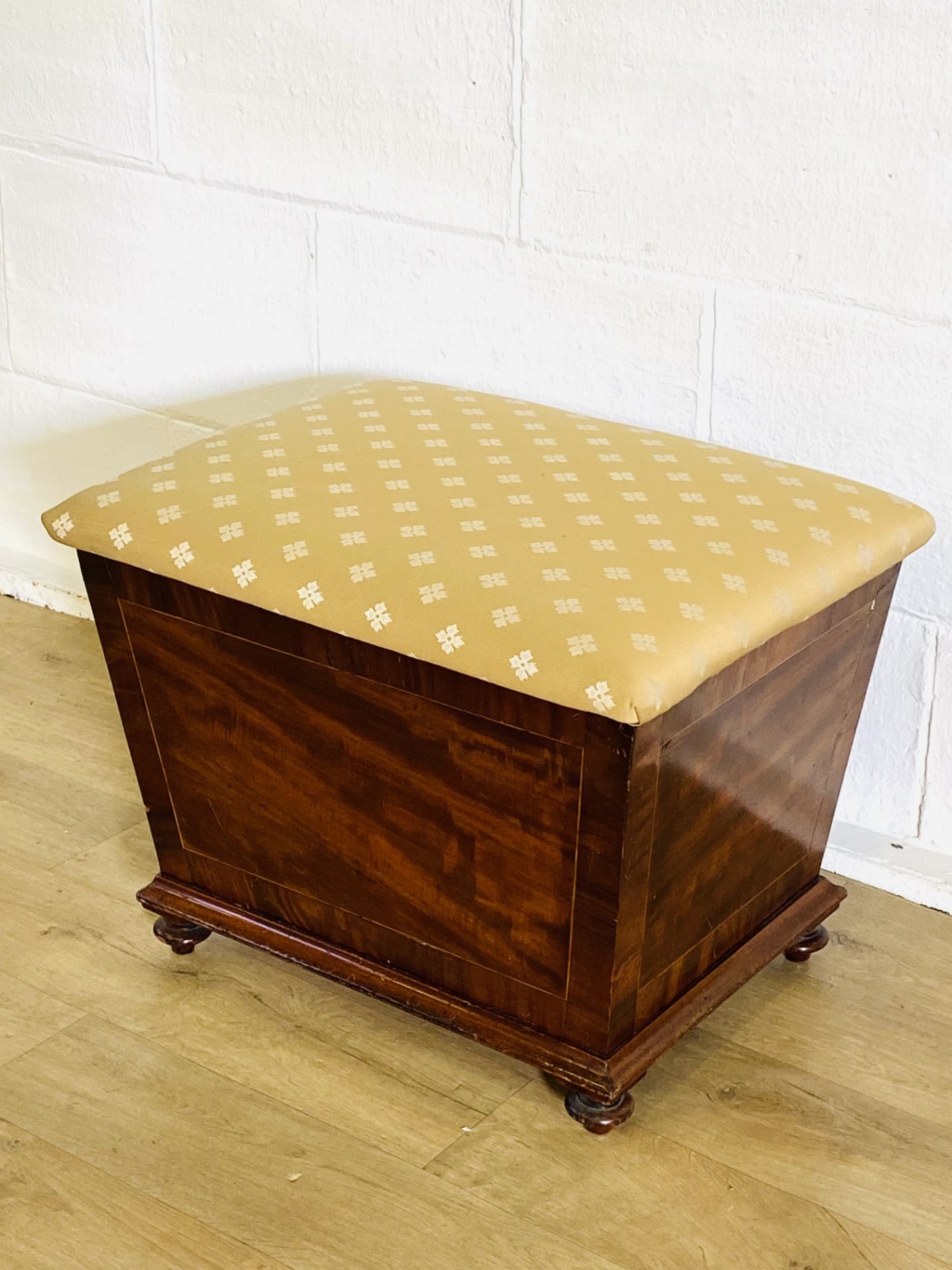Victorian ottoman with padded seat - Image 3 of 6