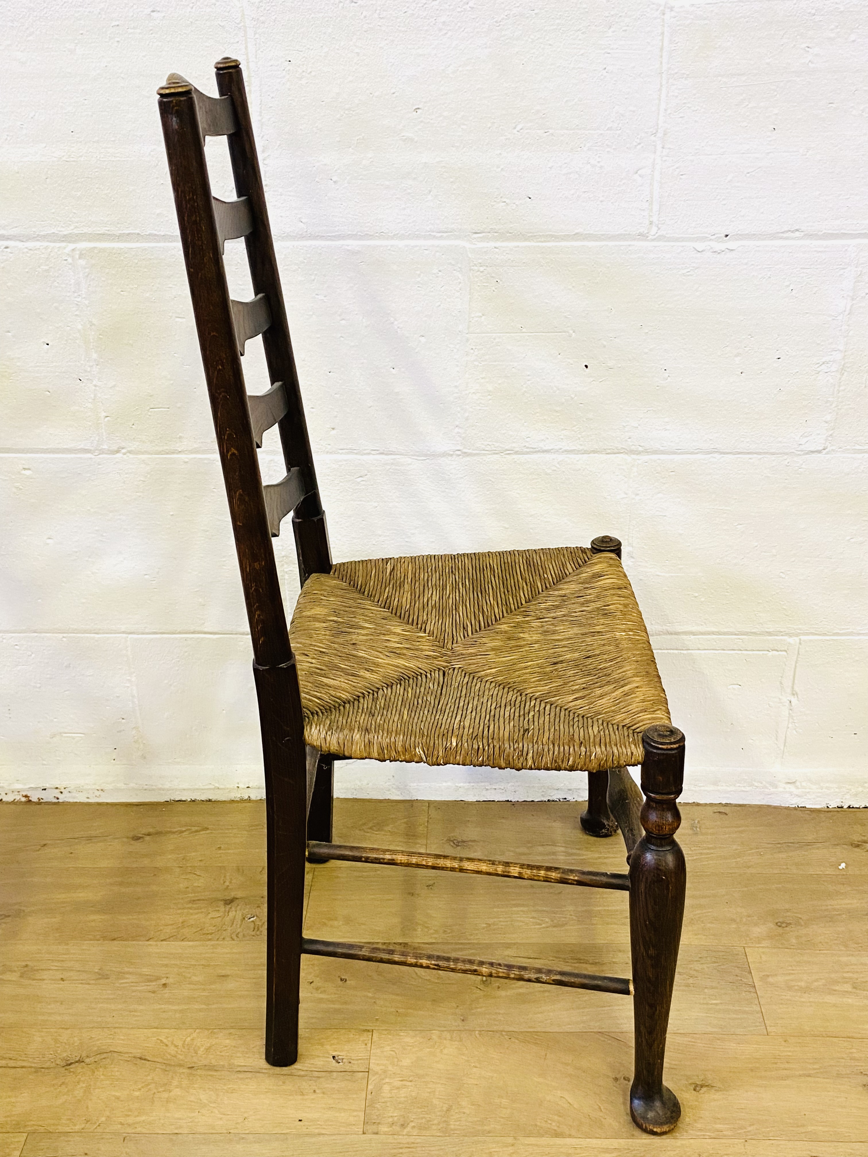 Five oak ladderback dining chairs - Image 4 of 9