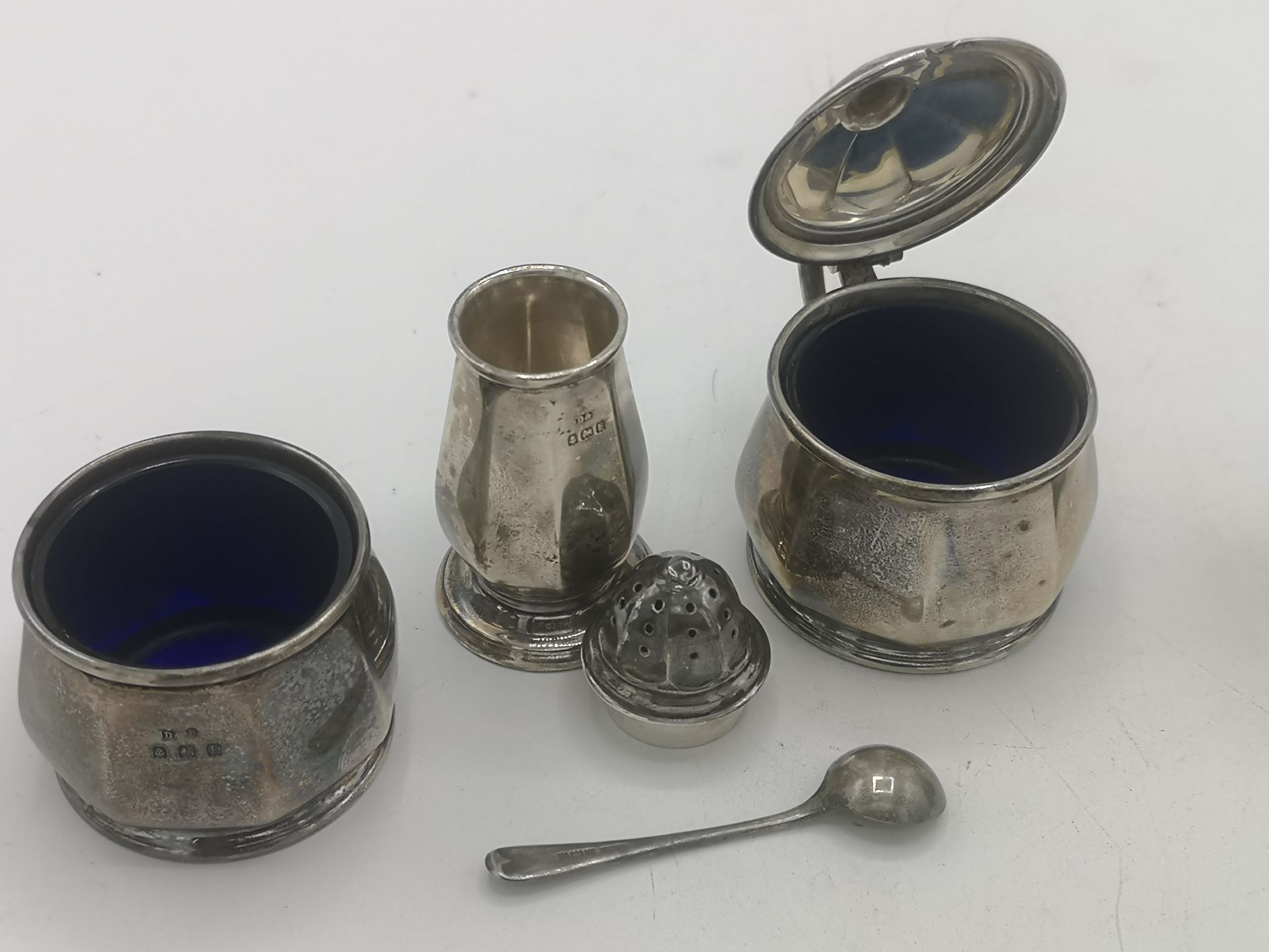 Three piece silver cruet set, two silver napkin rings - Image 3 of 9