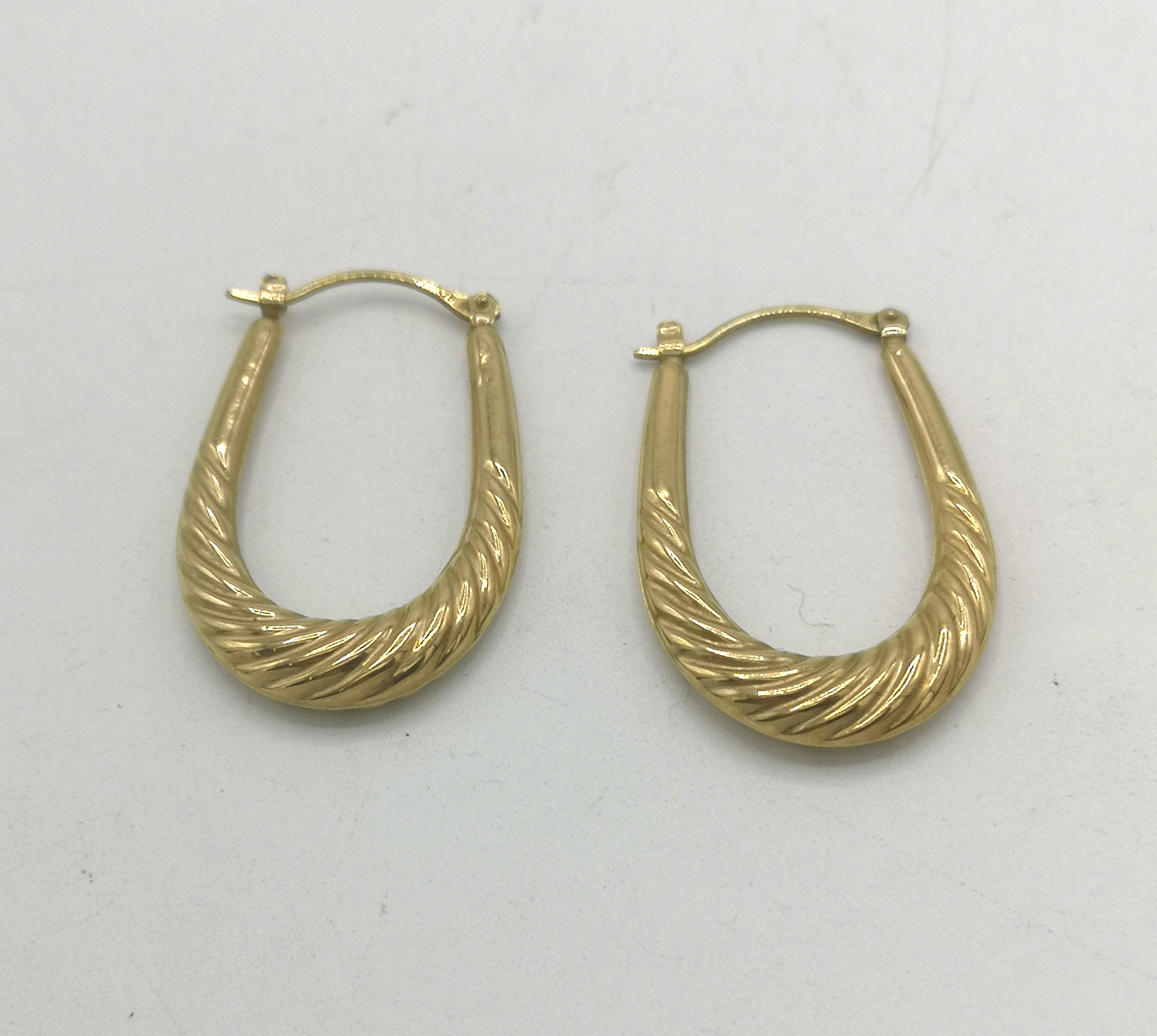 9ct gold hoop earrings - Image 2 of 4