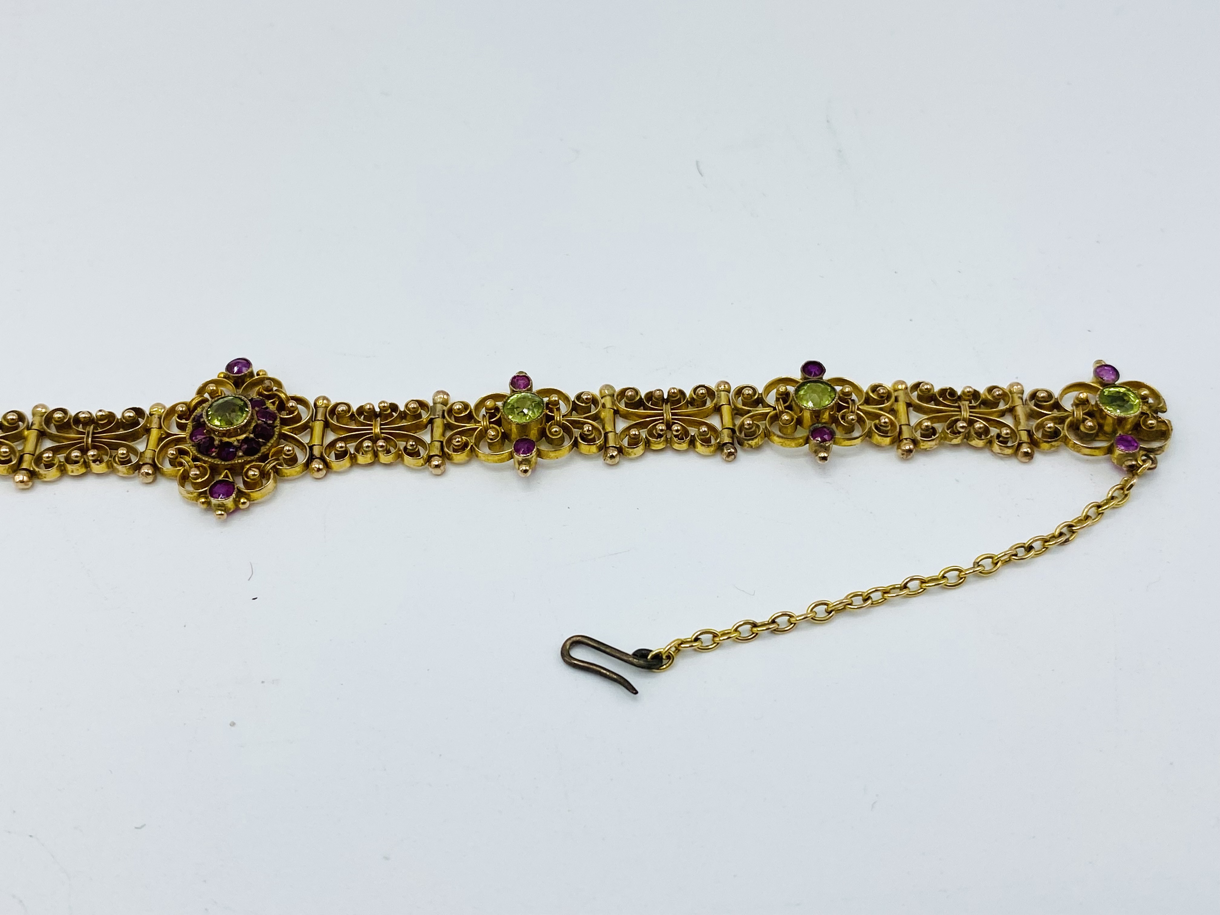 Gold filigree bracelet set with rubies and peridot - Image 3 of 9