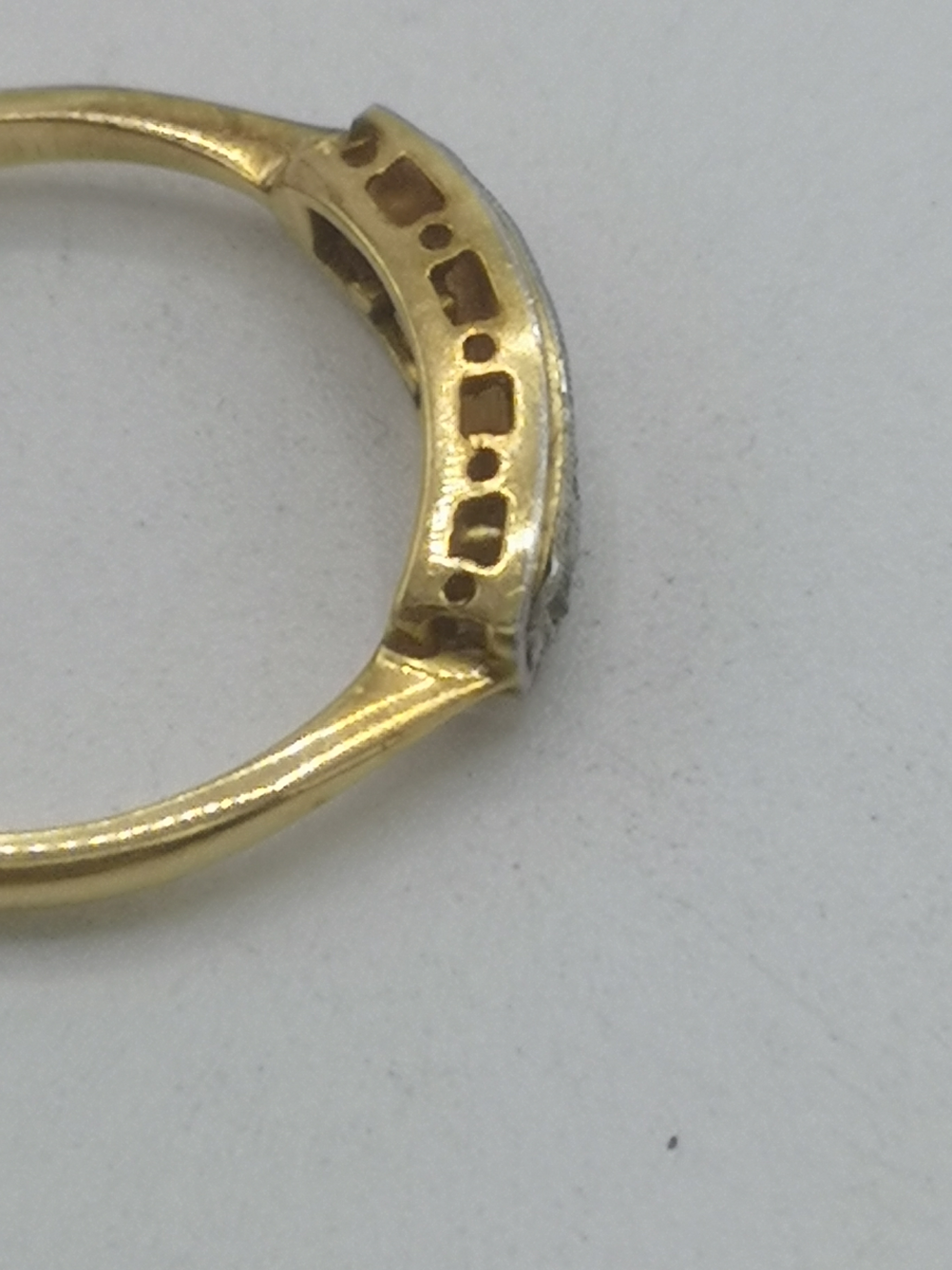 18ct gold ring set with five diamonds - Image 4 of 5