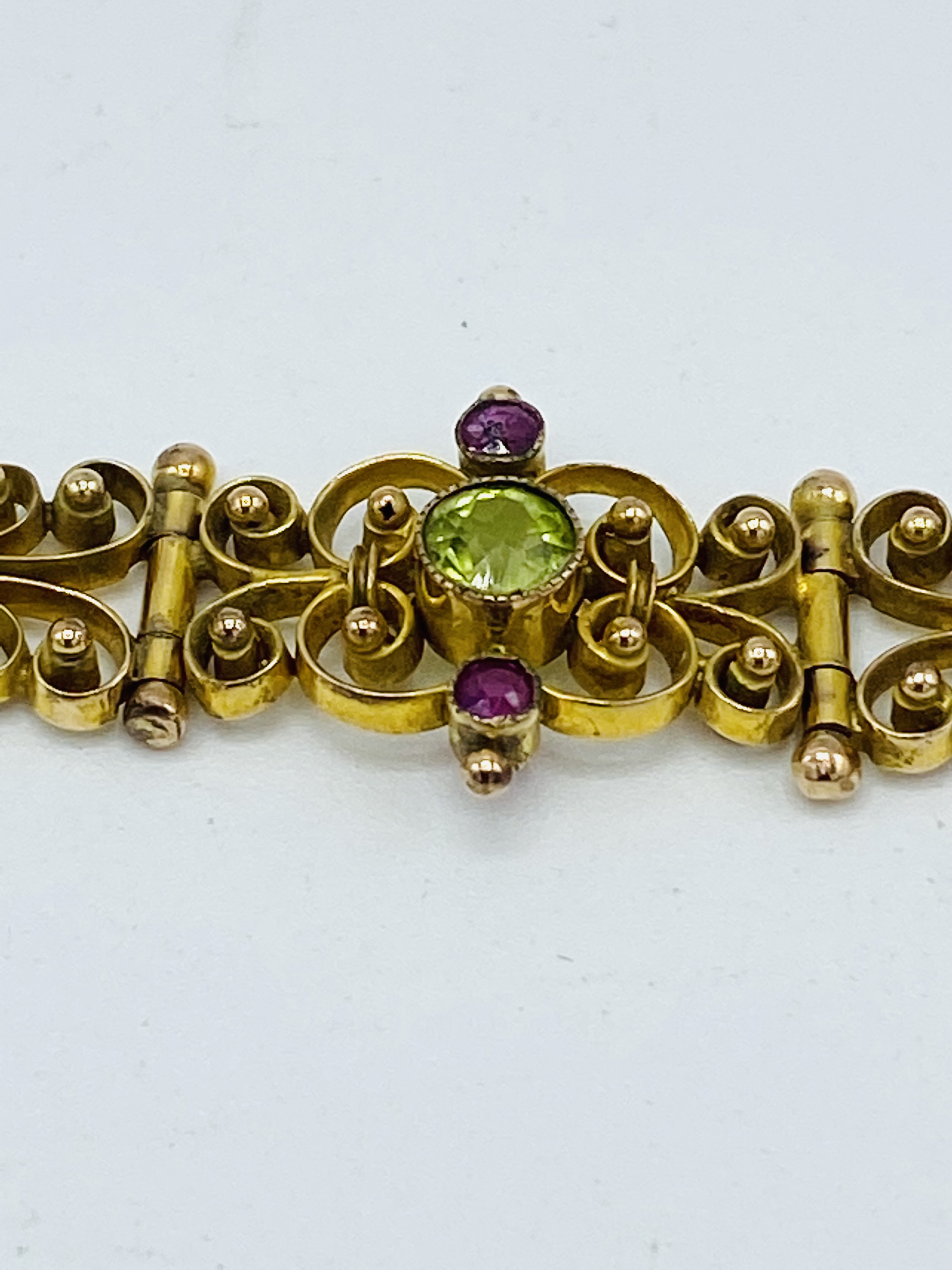 Gold filigree bracelet set with rubies and peridot - Image 5 of 9