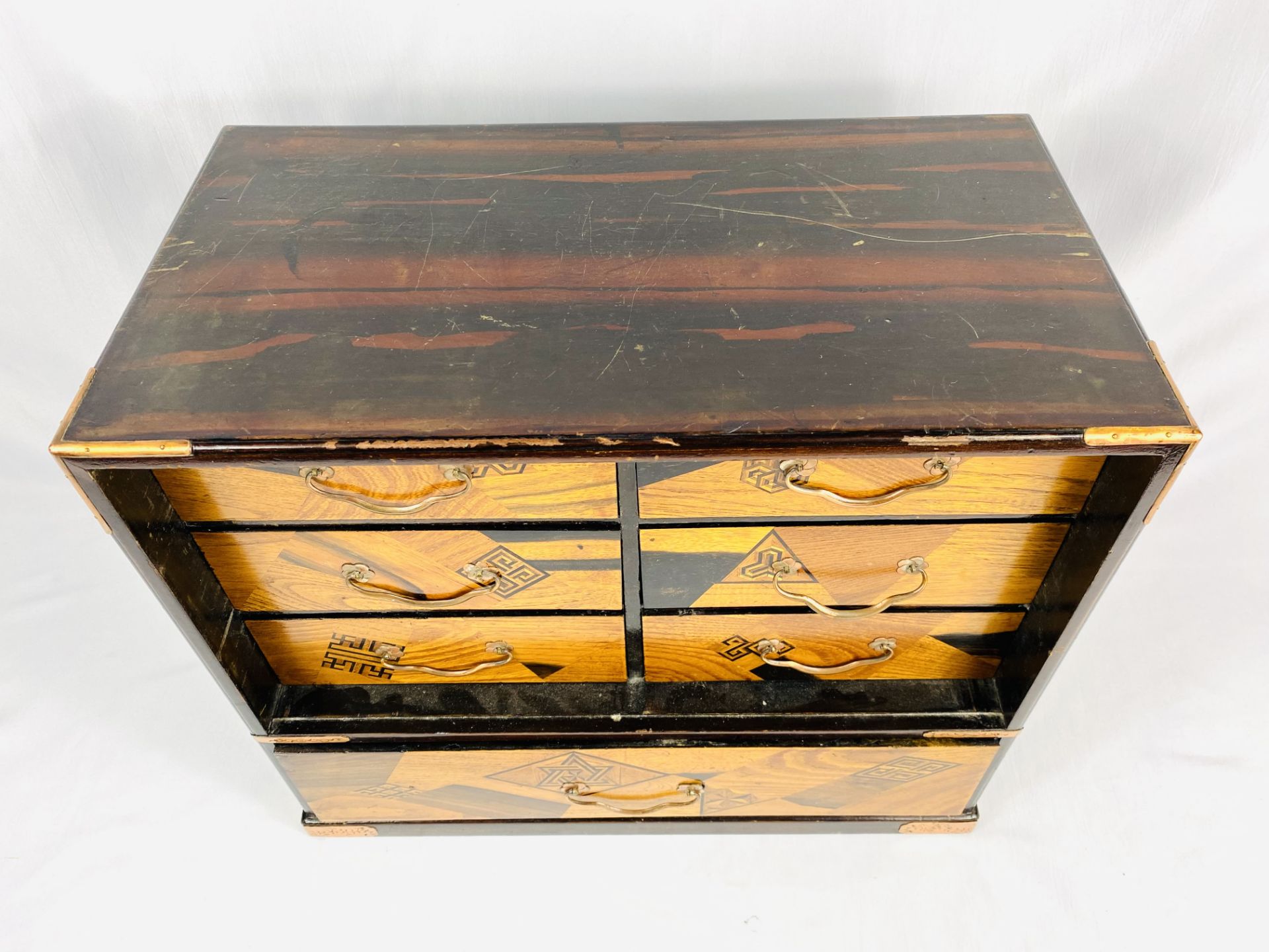 Oriental style tabletop cabinet - Image 3 of 5