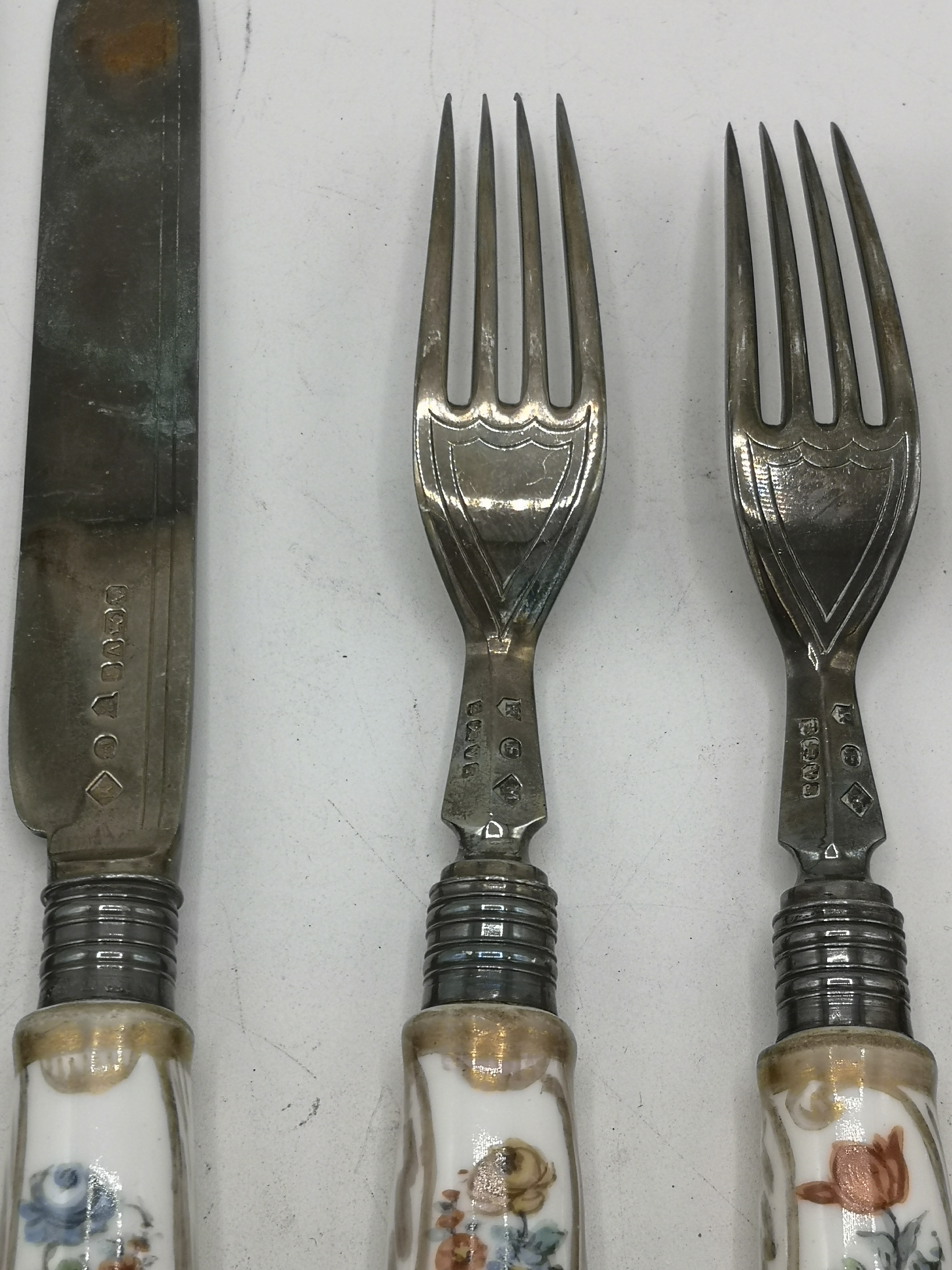 Ten fruit knives and forks with silver blades and tines - Image 12 of 19